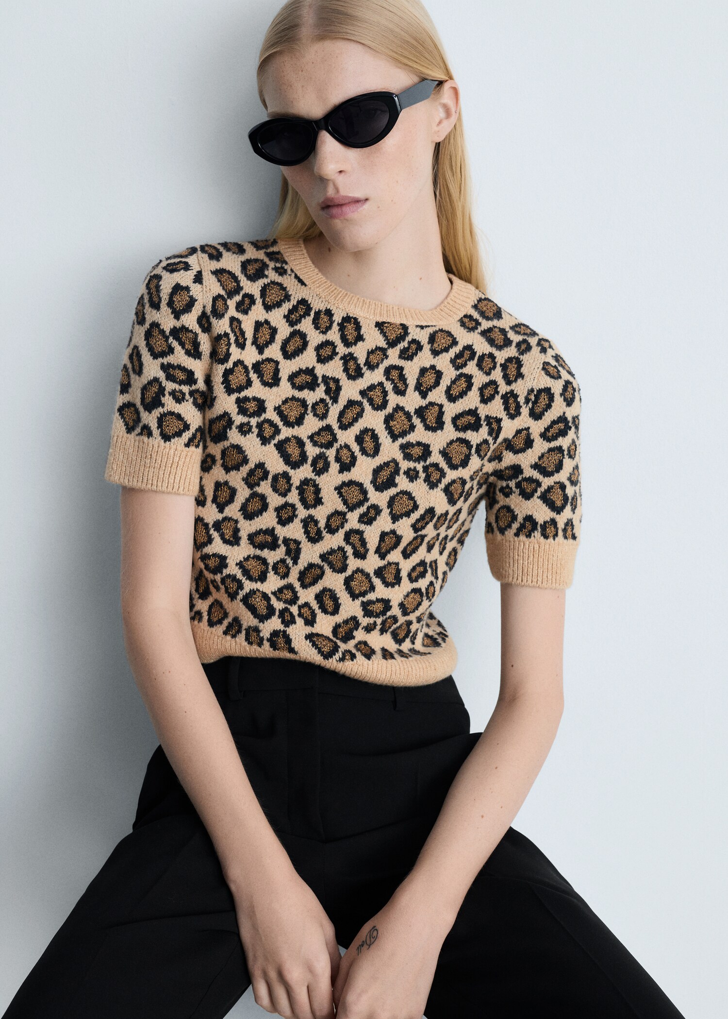 Short-sleeved leopard-print sweater - Details of the article 2