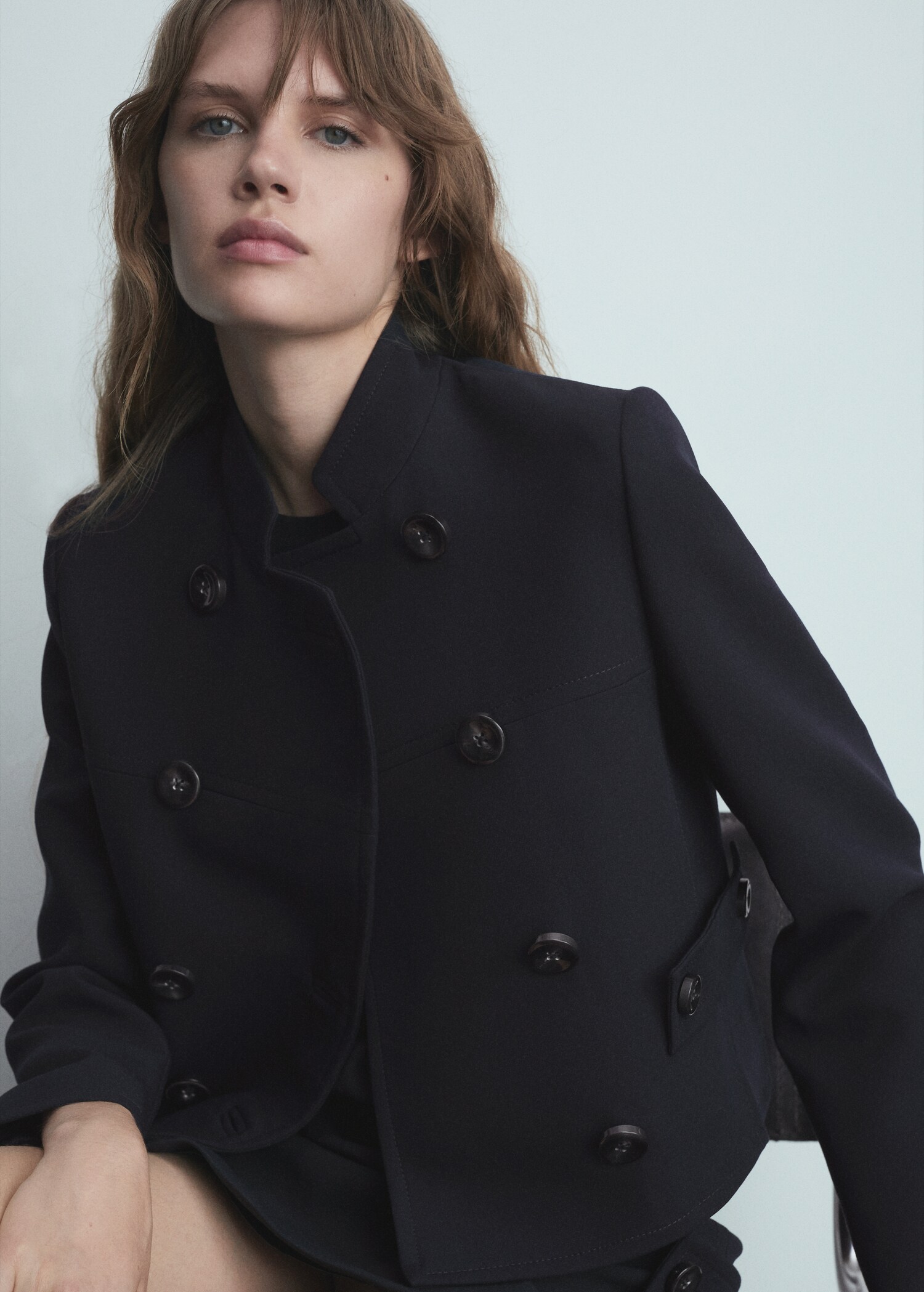 Short dress with decorative buttons - Details of the article 4