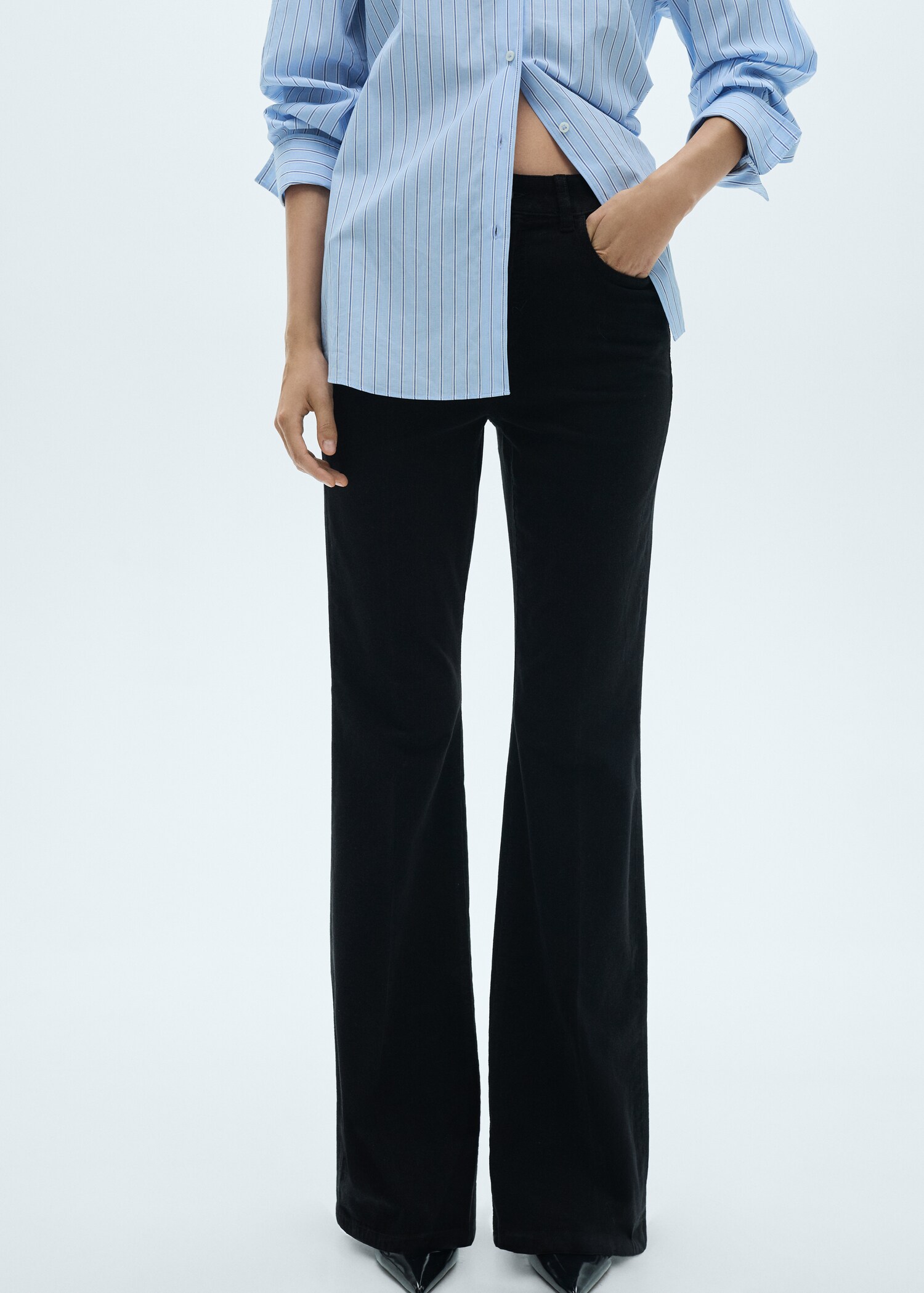 Jeans flare pana - Plano medio