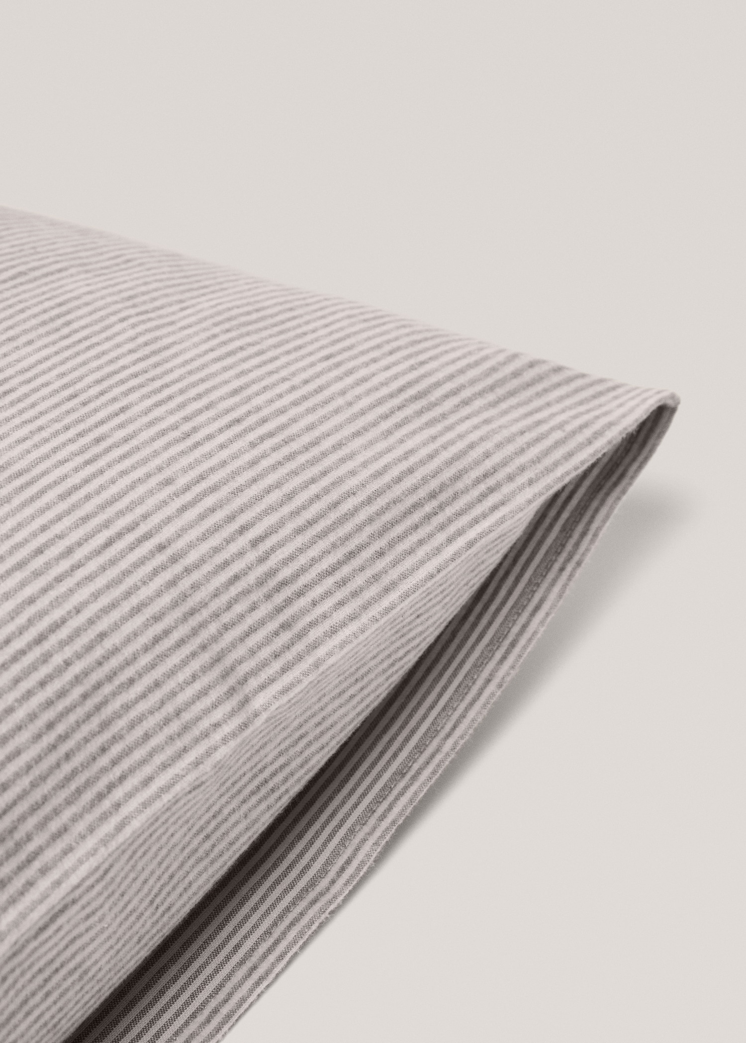 Flannel cotton pillowcase stripes 60x60cm - Details of the article 2