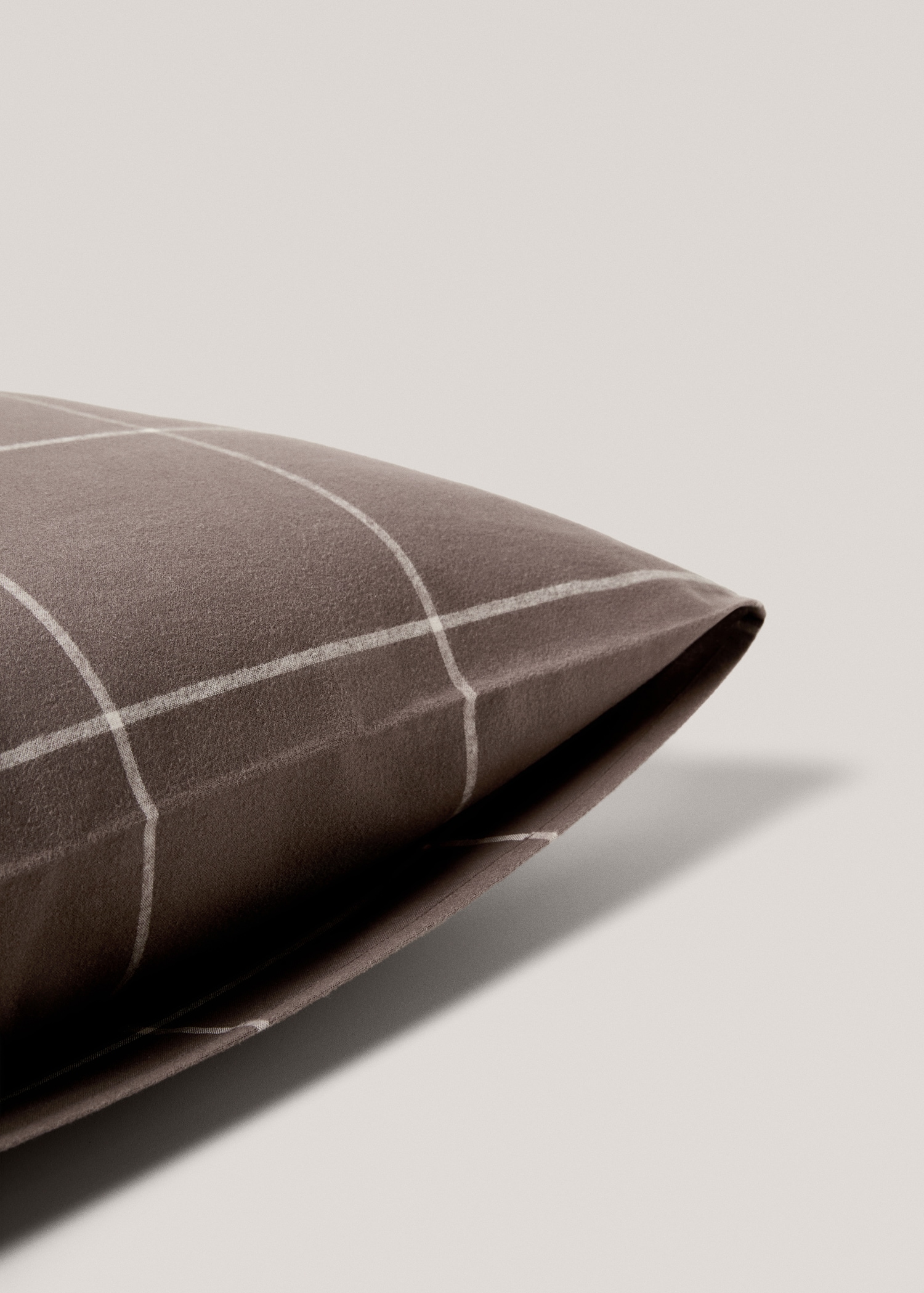 Cotton flannel checkered pillowcase 60x60cm - Details of the article 3