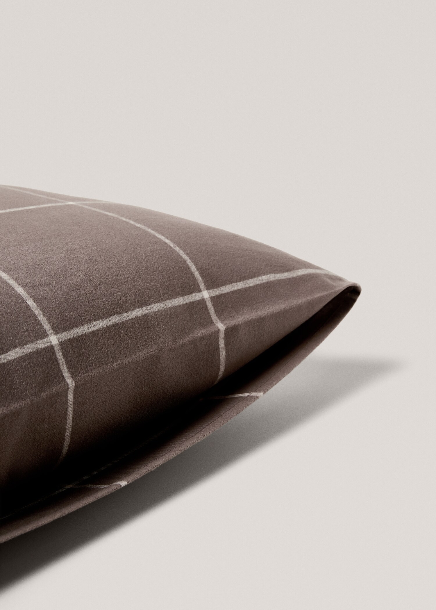 Cotton flannel checkered pillow cover 50x75cm - Details of the article 3