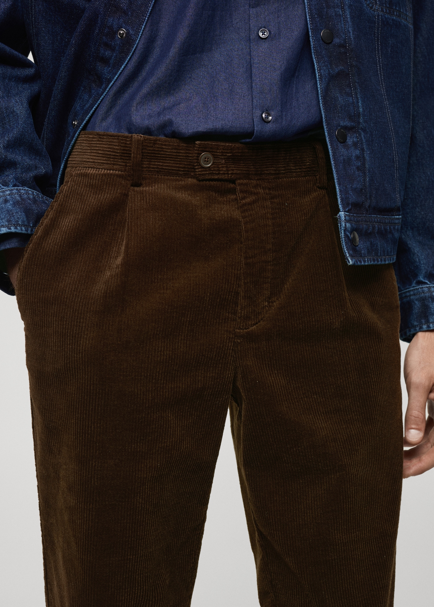 Corduroy straight-fit pants - Details of the article 1