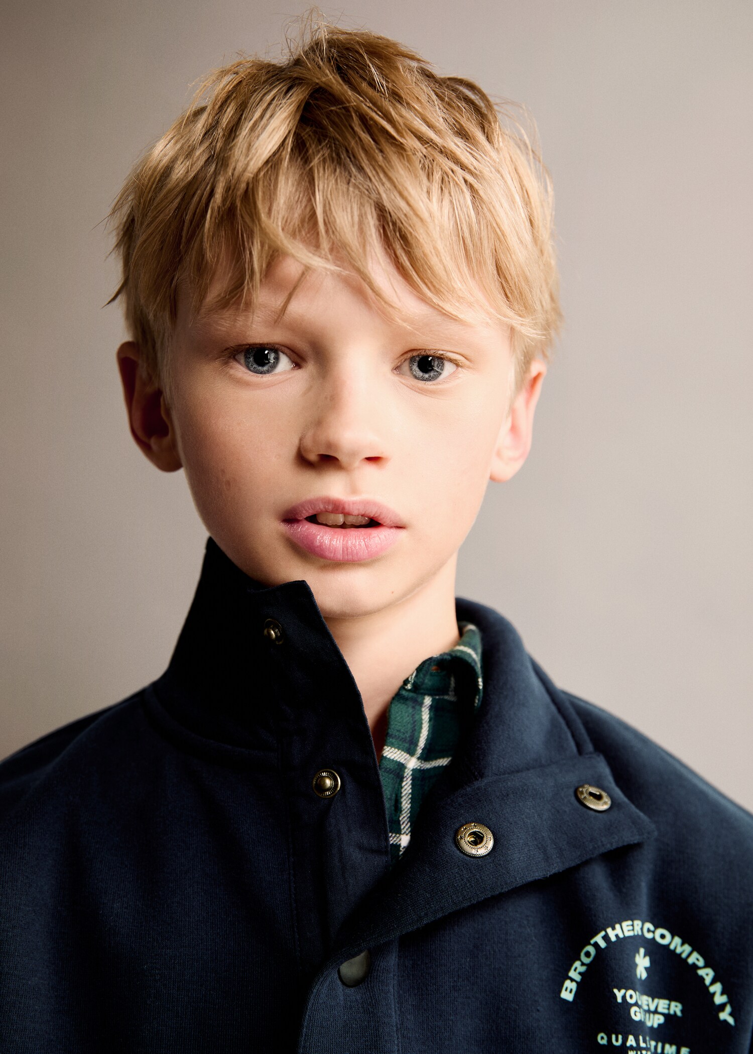 Button-down stand collar sweater - Details of the article 1