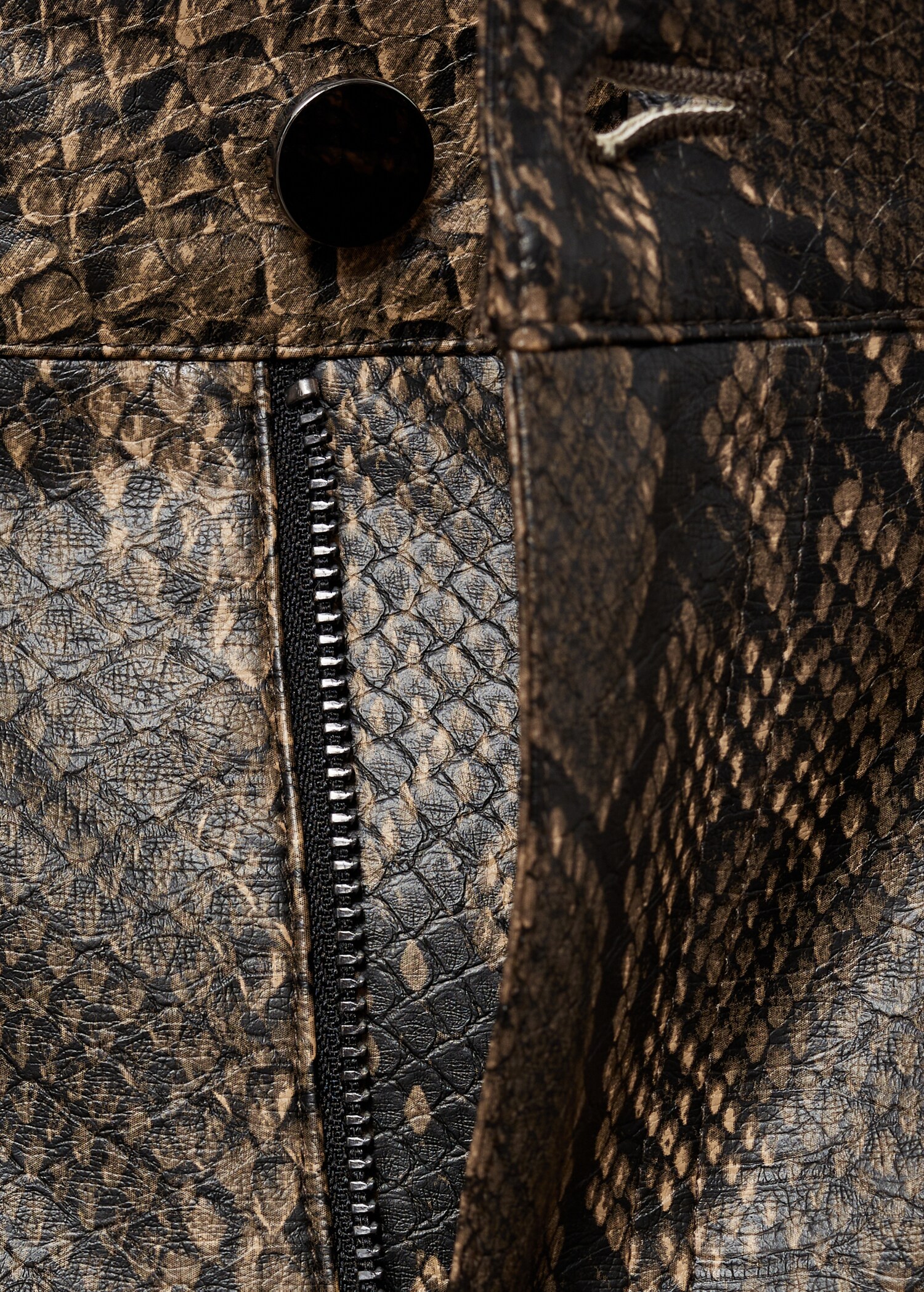 Pantalon simili-cuir imprimé animal - Détail de l'article 0