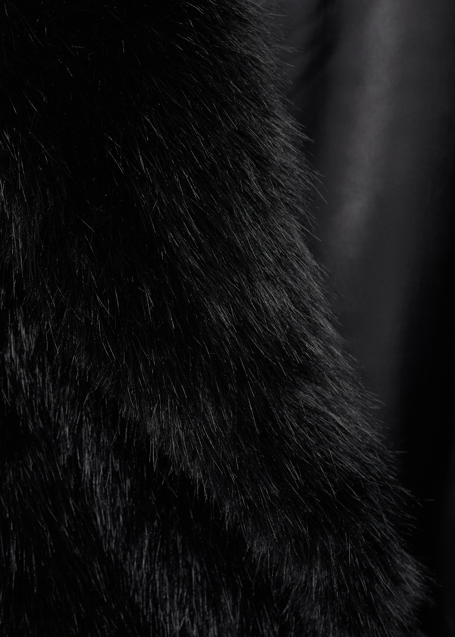 Coat with fur-effect lapels - Details of the article 0