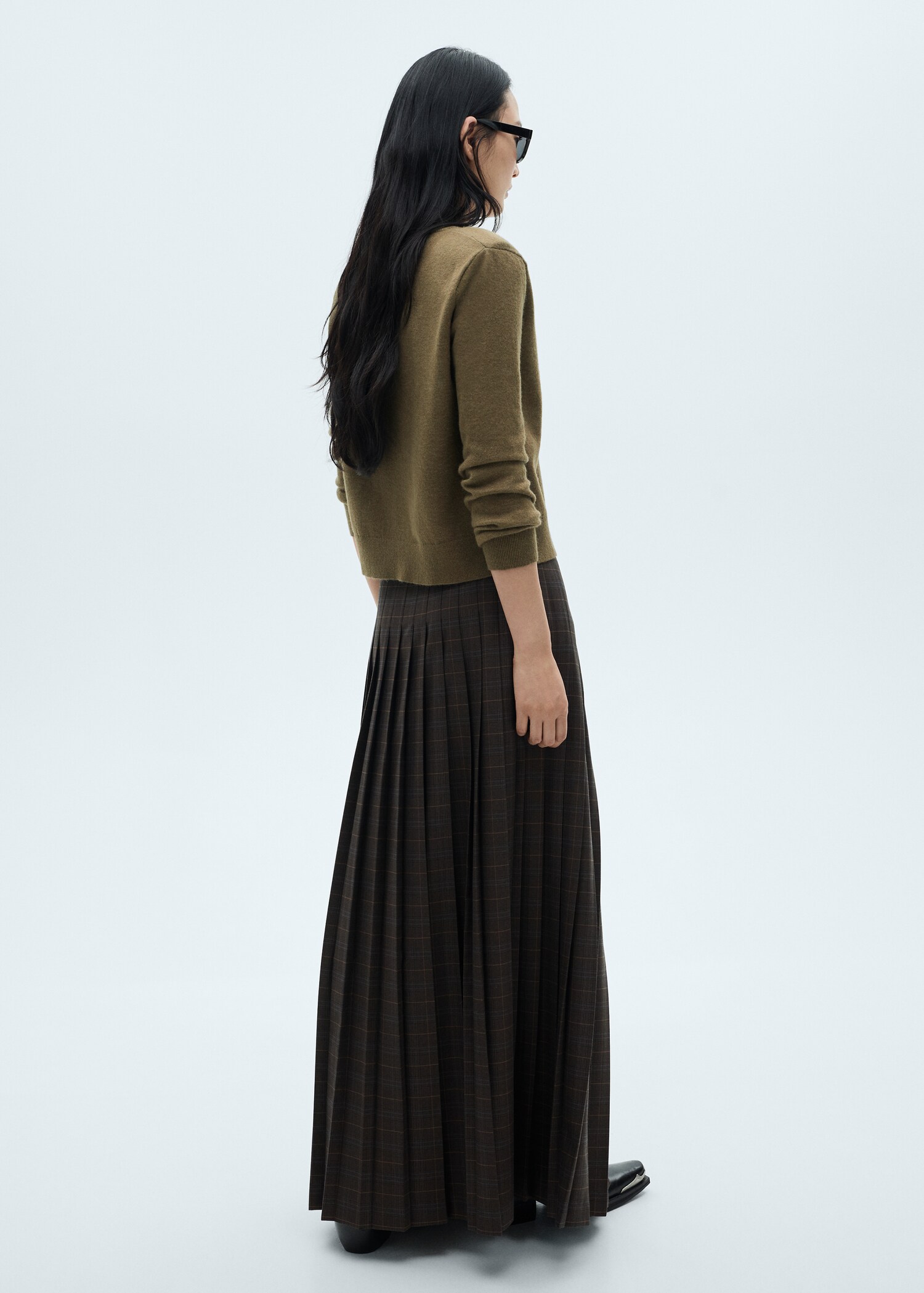 Round-neck knitted sweater - Reverse of the article