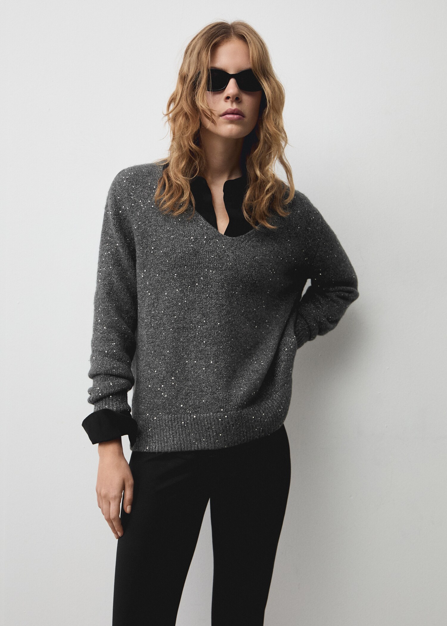 Jersey cuello pico lentejuelas - Plano medio