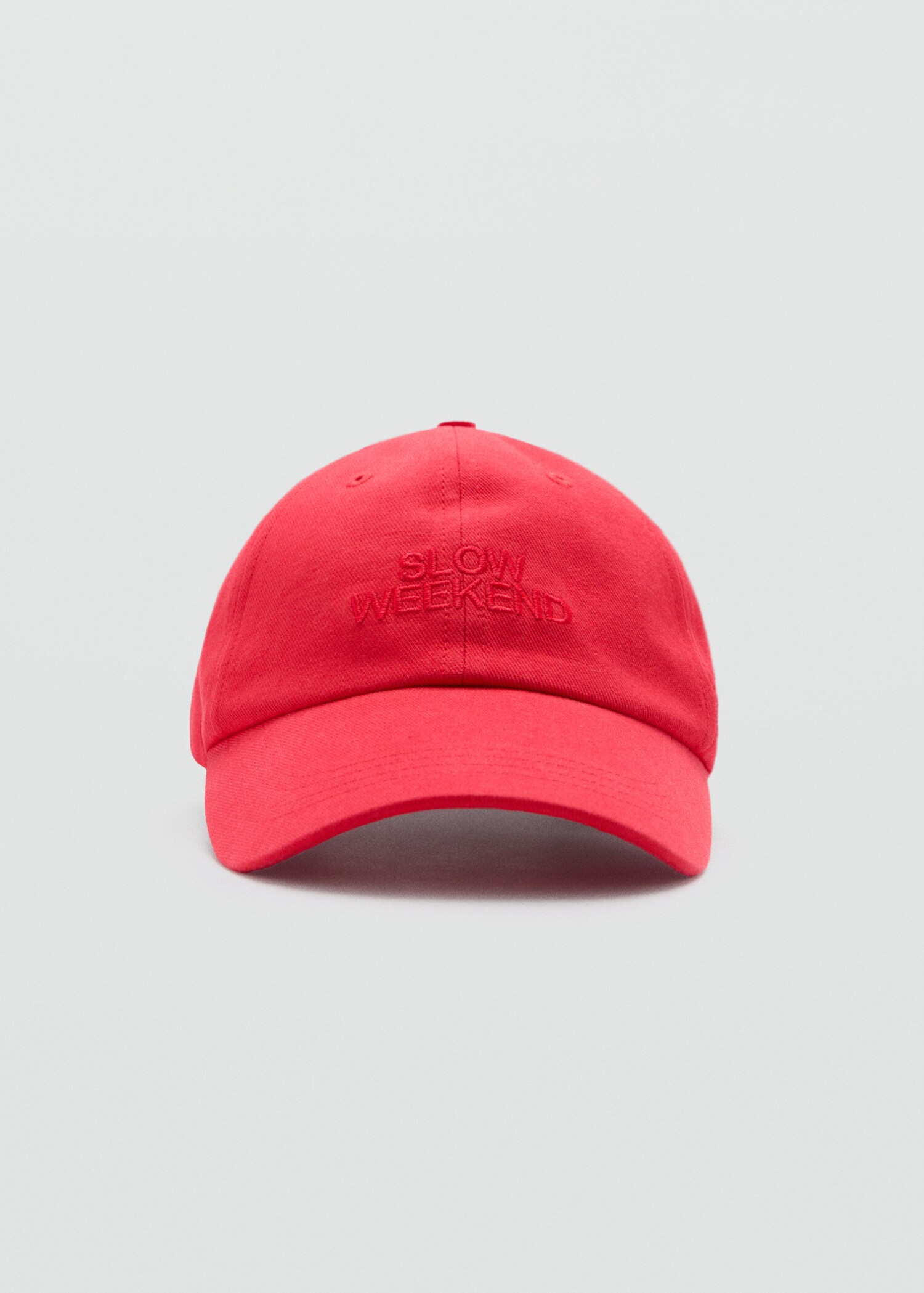 Gorra mensaje bordado - Plano medio