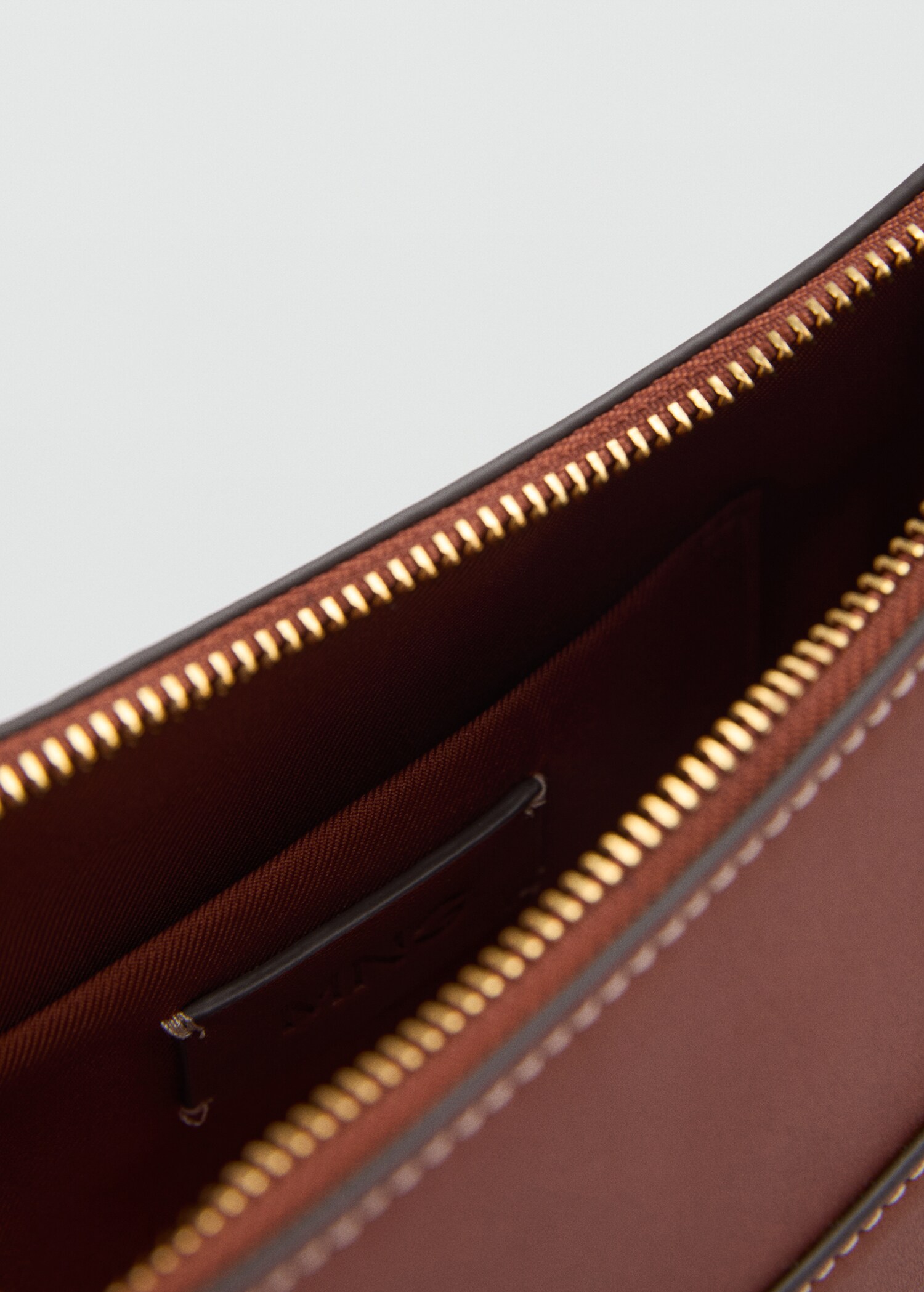 Oval short handle bag - Details of the article 2