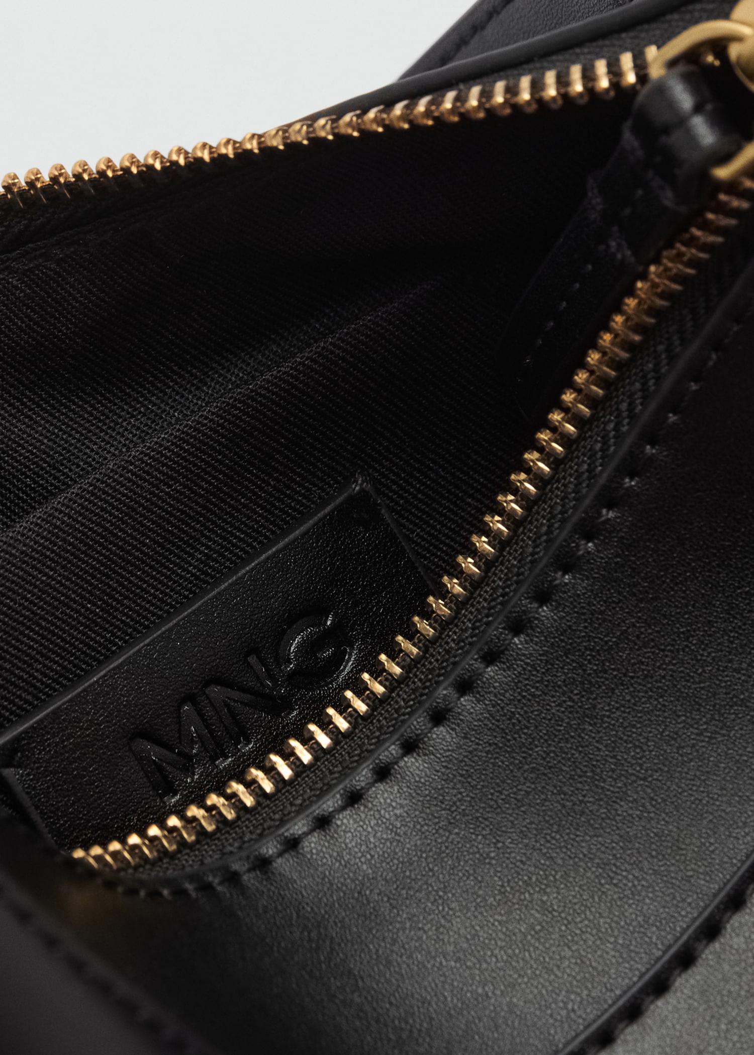 Oval shoulder bag - Details of the article 3