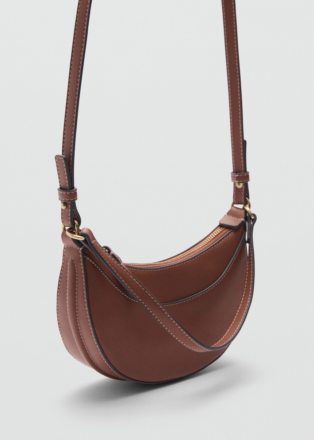 Oval shoulder bag