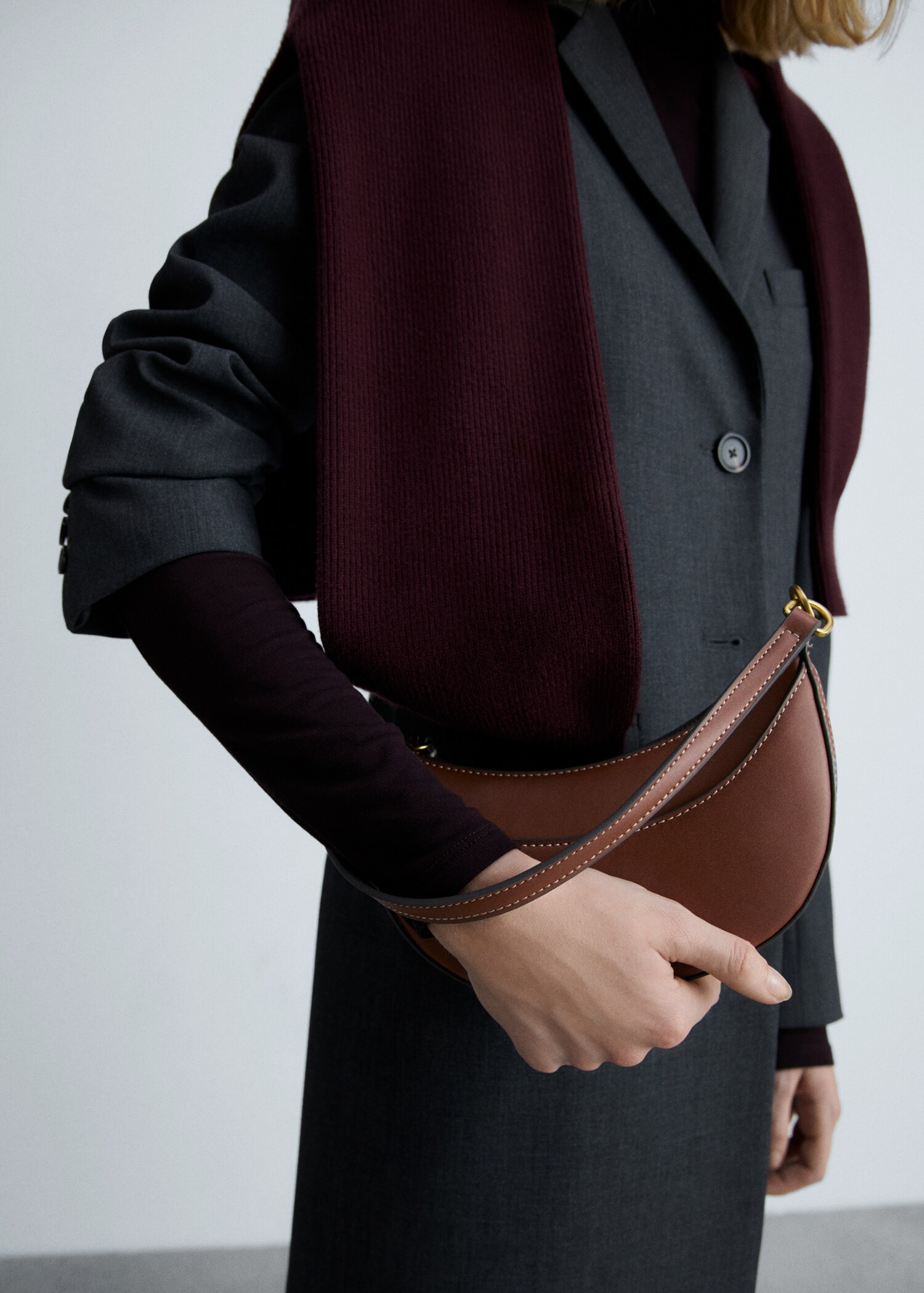 Oval shoulder bag - Details of the article 9