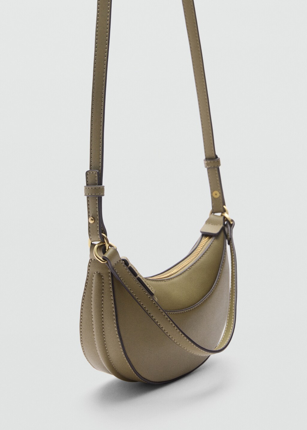 Oval shoulder bag