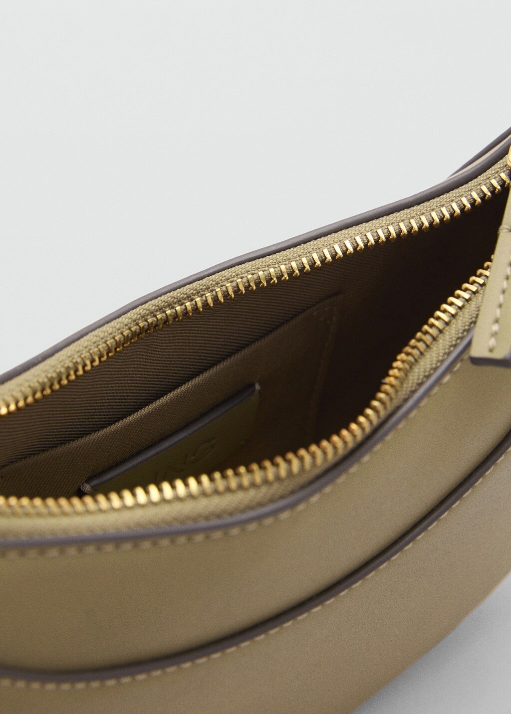 Oval shoulder bag - Women | MANGO Libya
