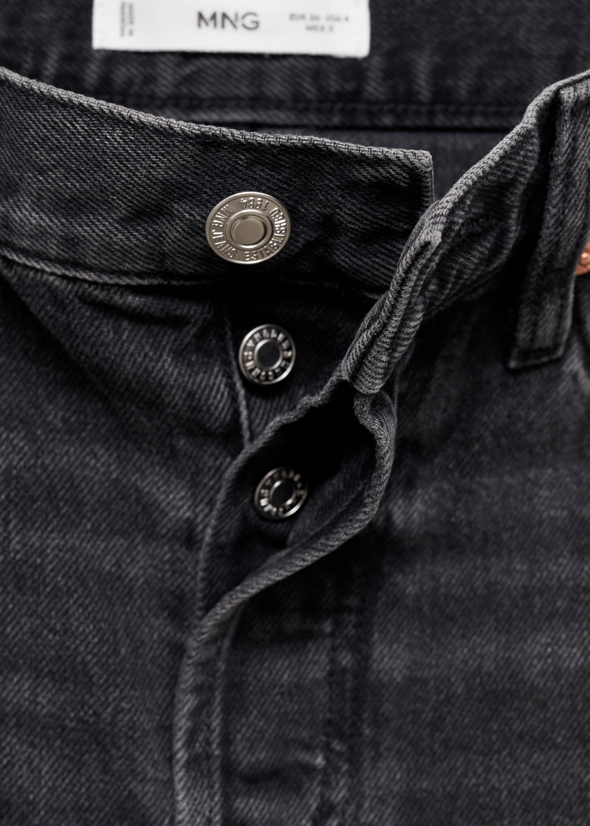Jeansshorts mit Zierrissen - Detail des Artikels 8