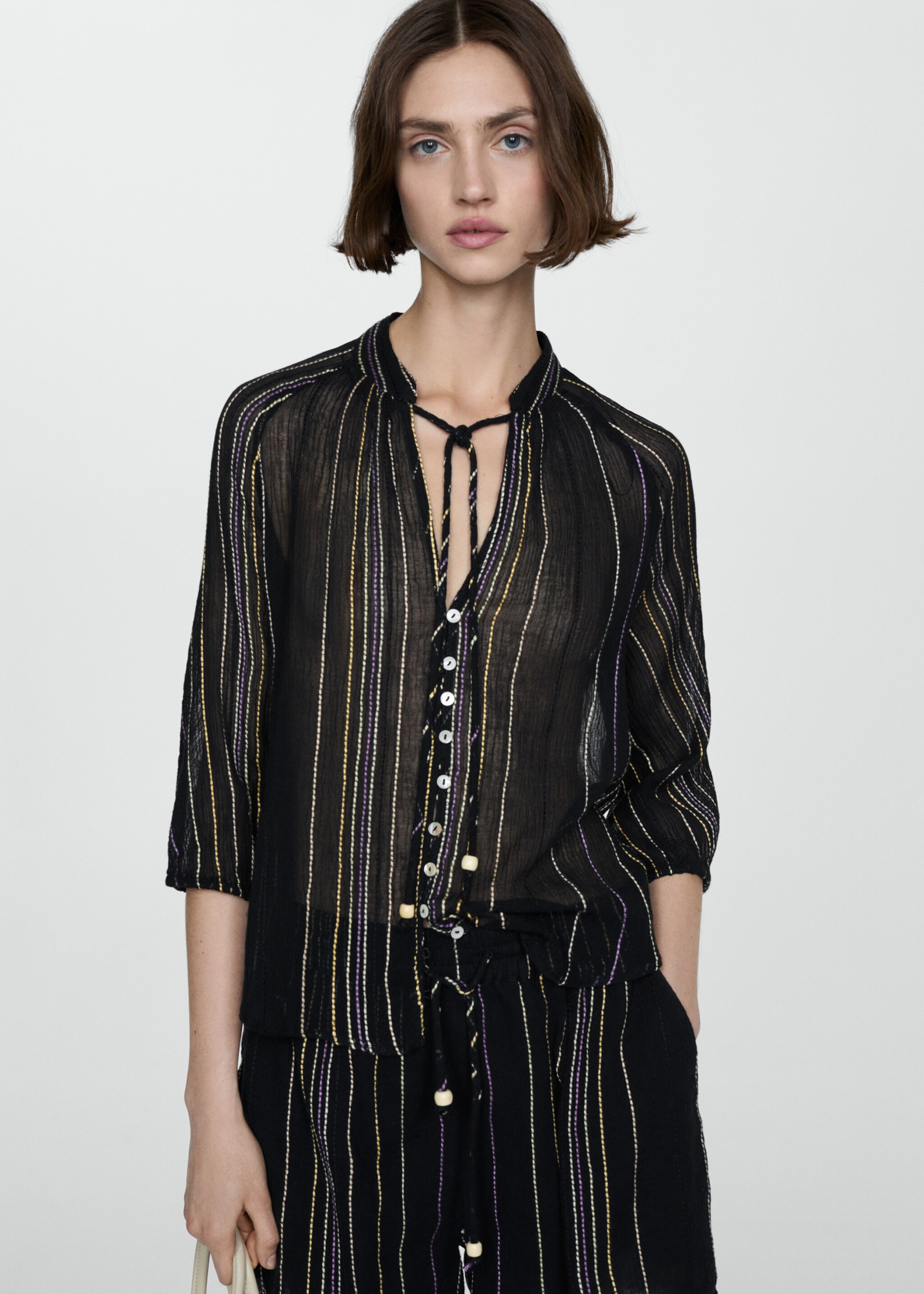 Camisa rayas lazo - Plano medio