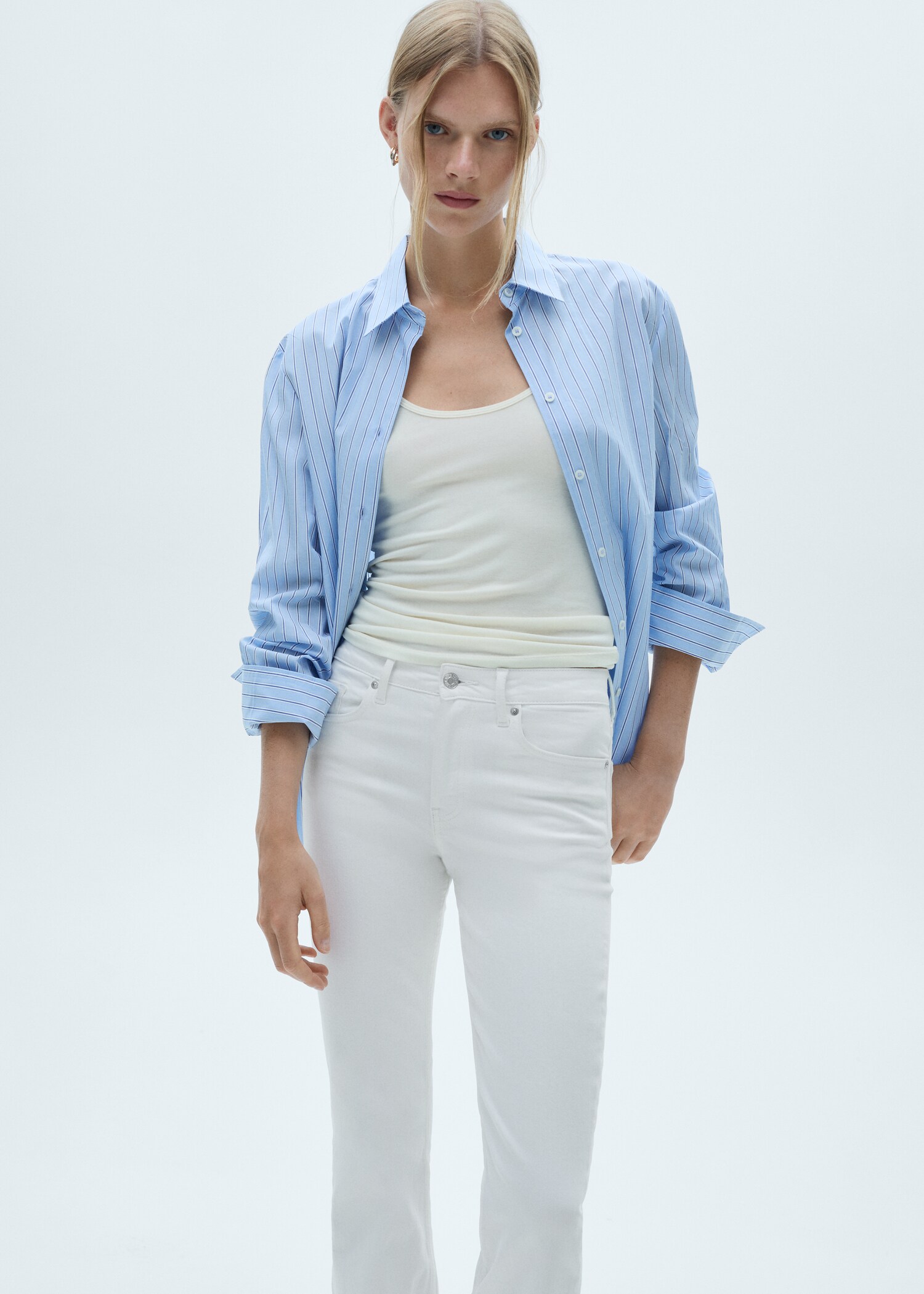 Jeans flare tiro medio - Plano medio