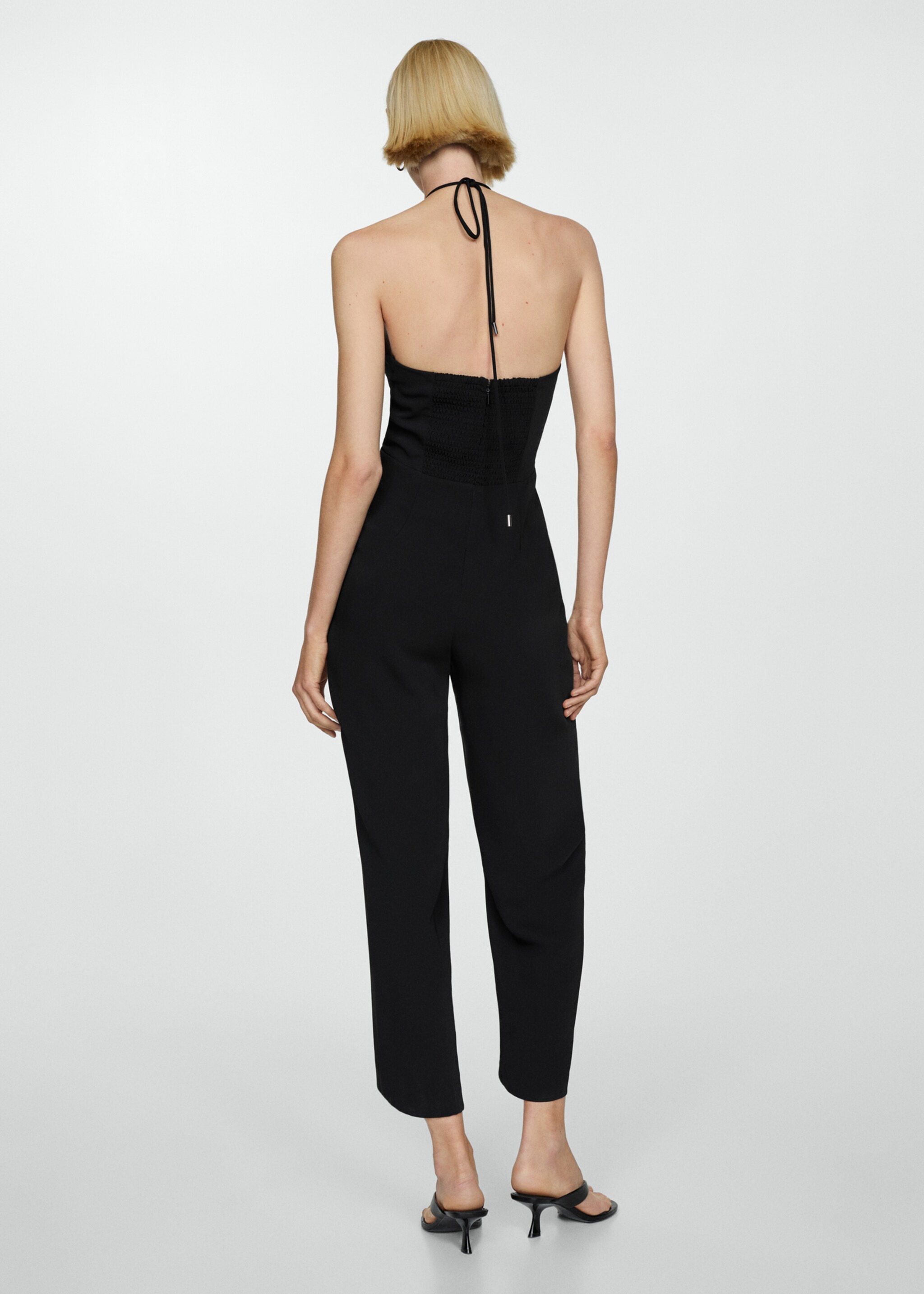 Halter-neck jumpsuit with ring - Reverse of the article