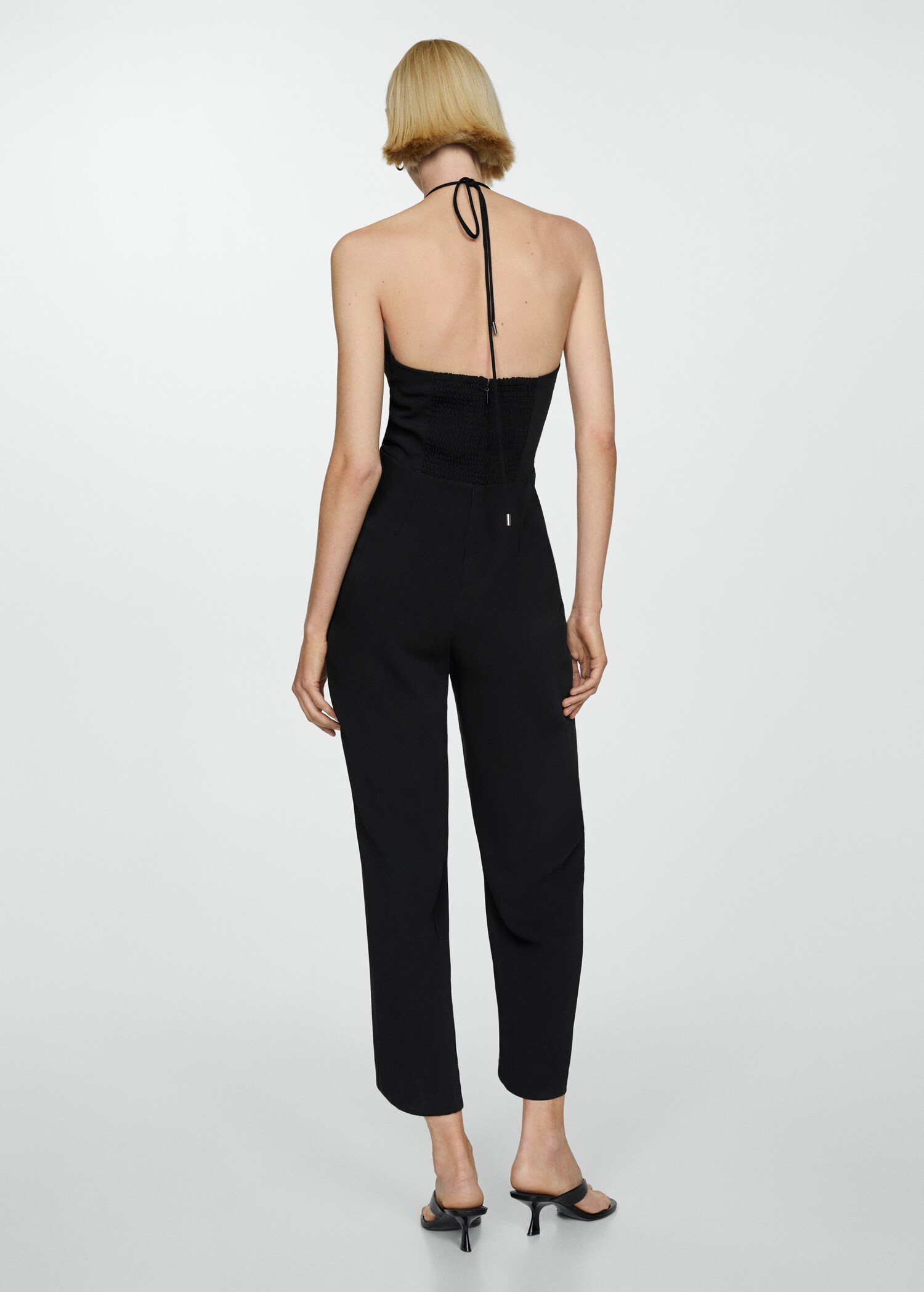 Halter-neck jumpsuit with ring - Reverse of the article