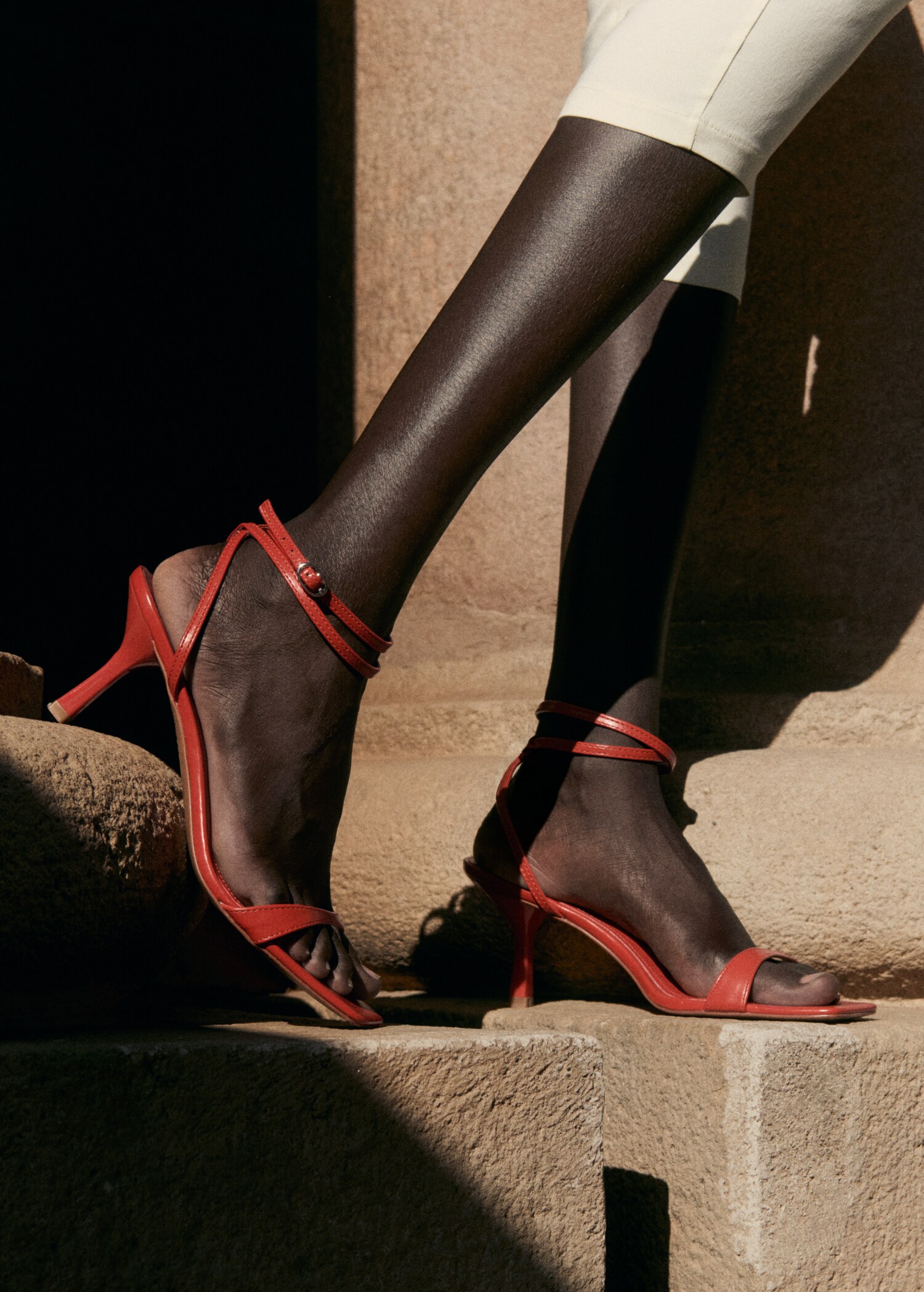 Strappy heeled sandals - Details of the article 6