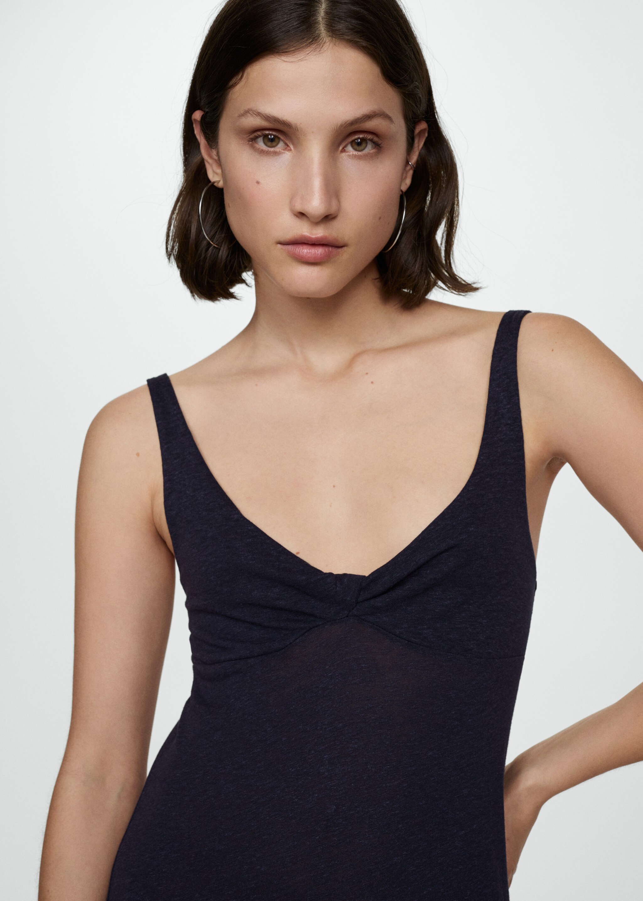 Linen dress with knot detail - Details of the article 1, Dark Navy. Ref: 77020371-00.