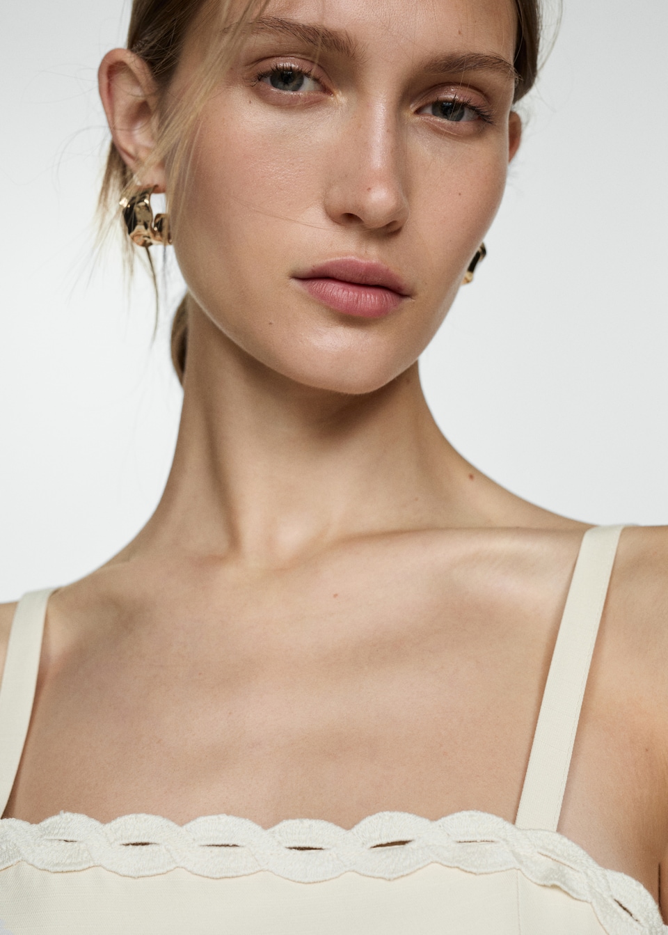 Slit dress with lace detail Women MANGO USA