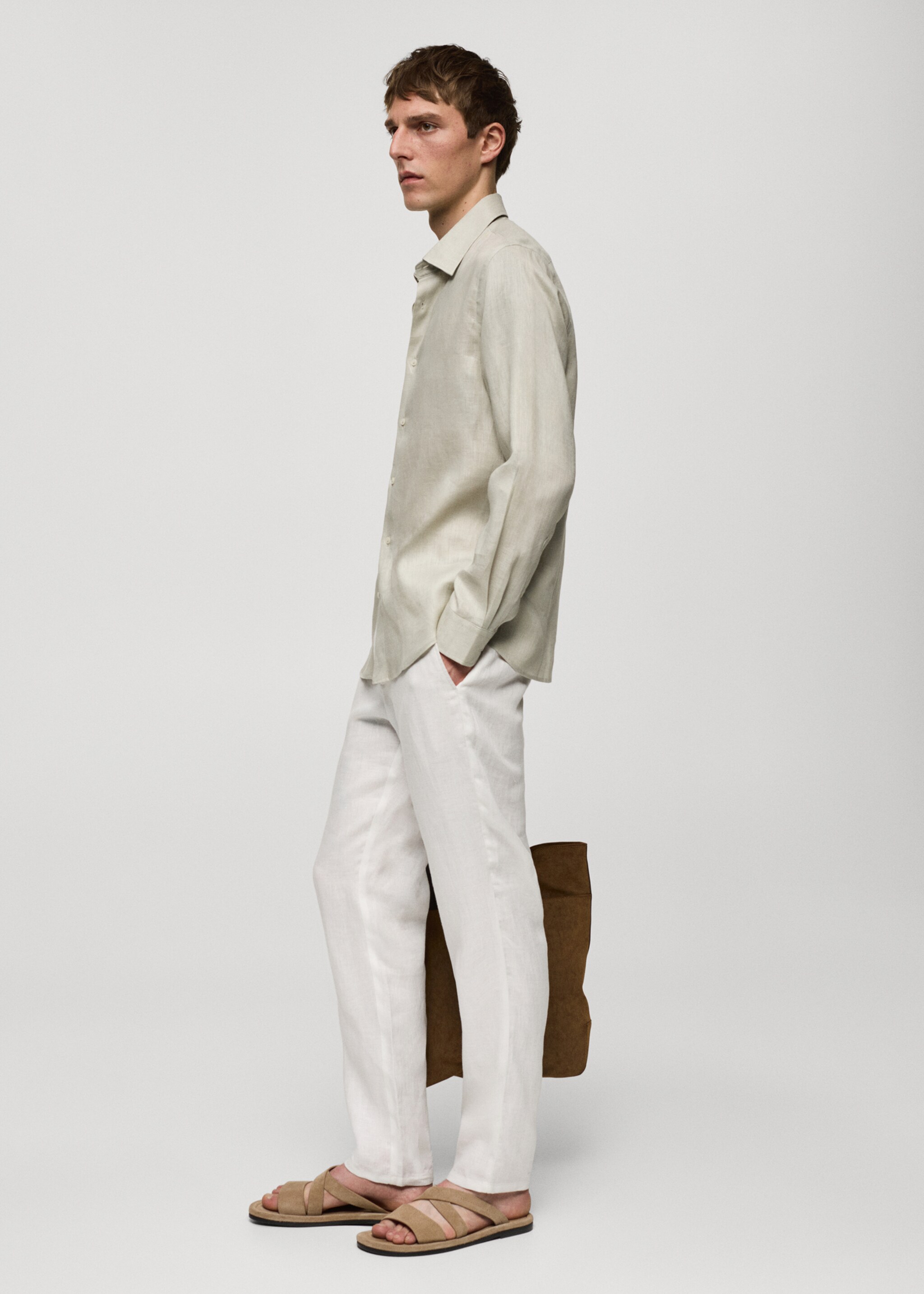 Regular-fit 100% linen shirt - Details of the article 2
