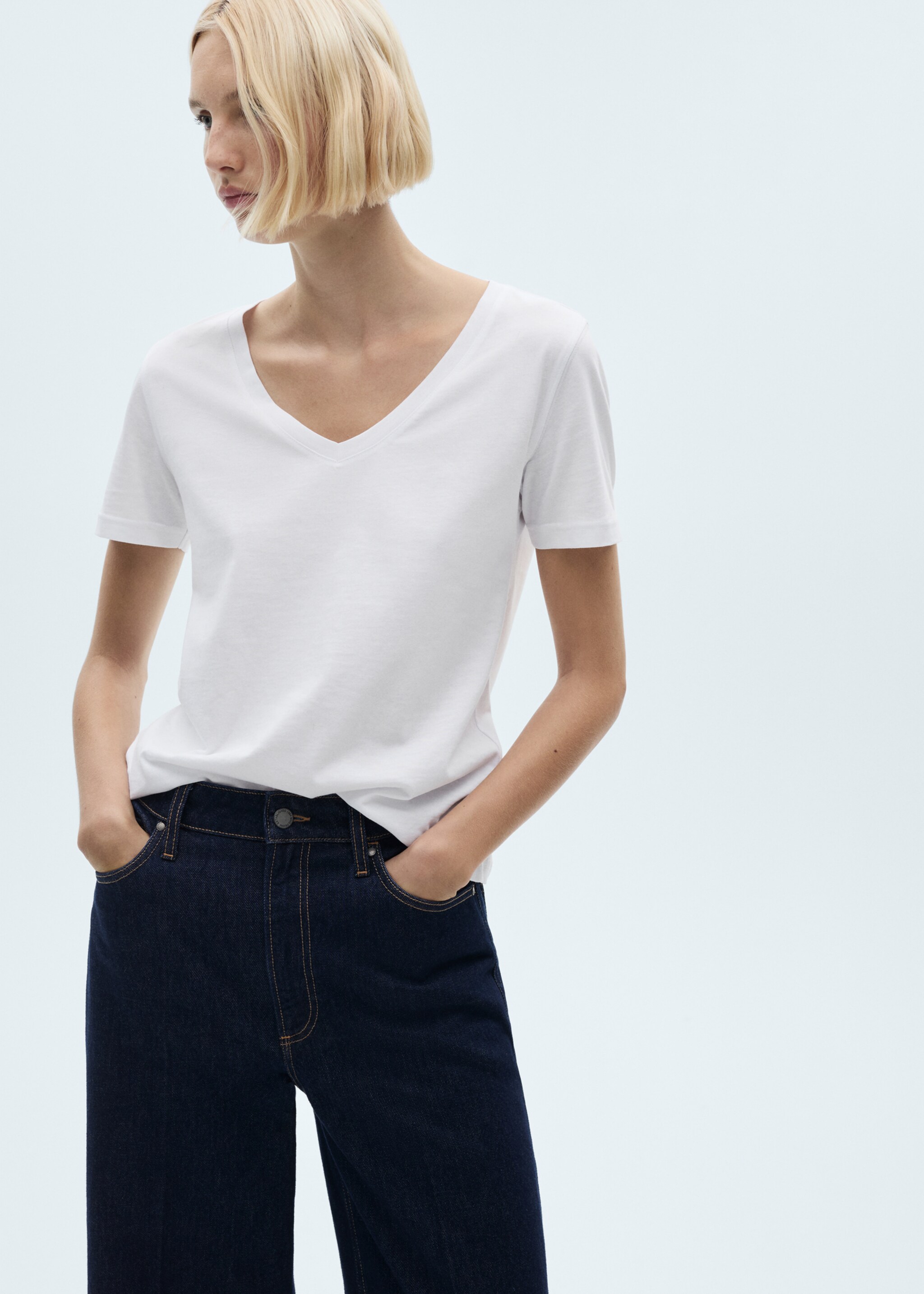 V-neck cotton T-shirt - Medium plane