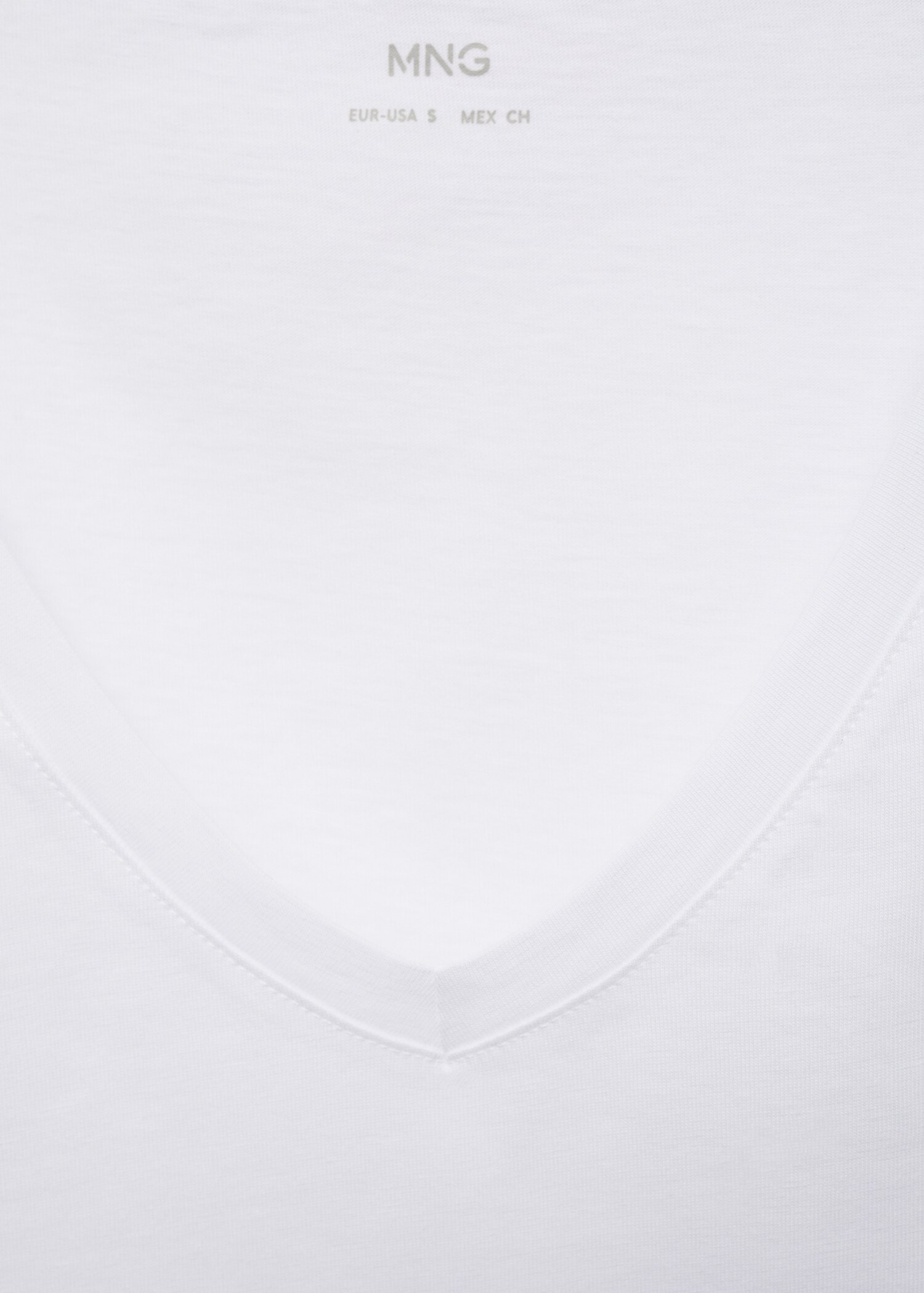 V-neck cotton T-shirt - Details of the article 8
