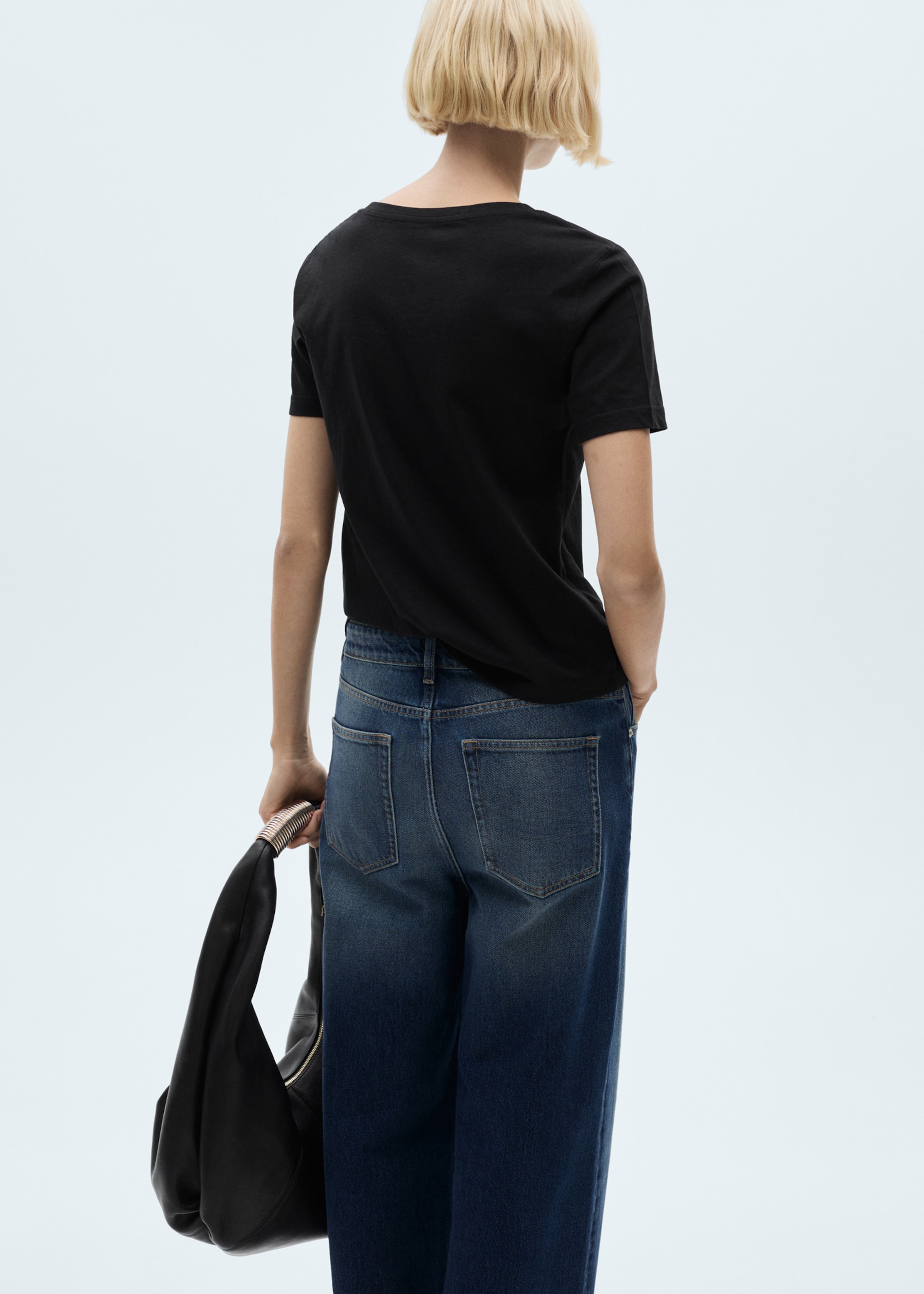 V-neck cotton T-shirt - Reverse of the article