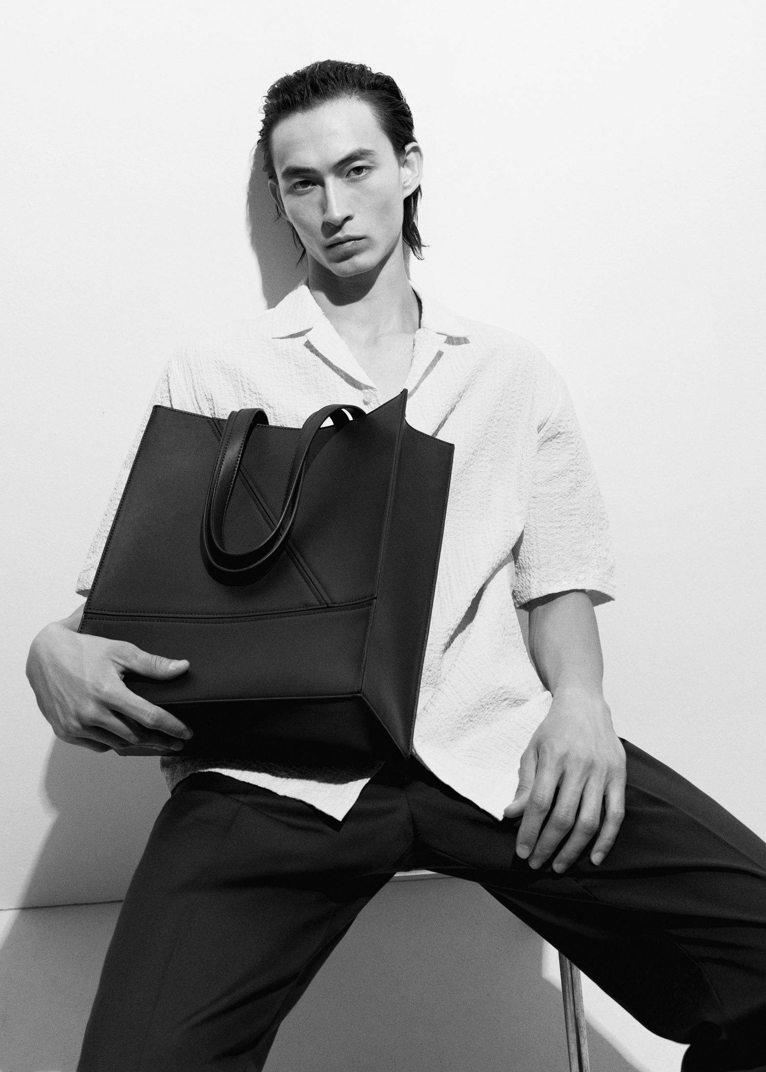 Leather-effect tote bag Men MANGO Georgia - Main Image