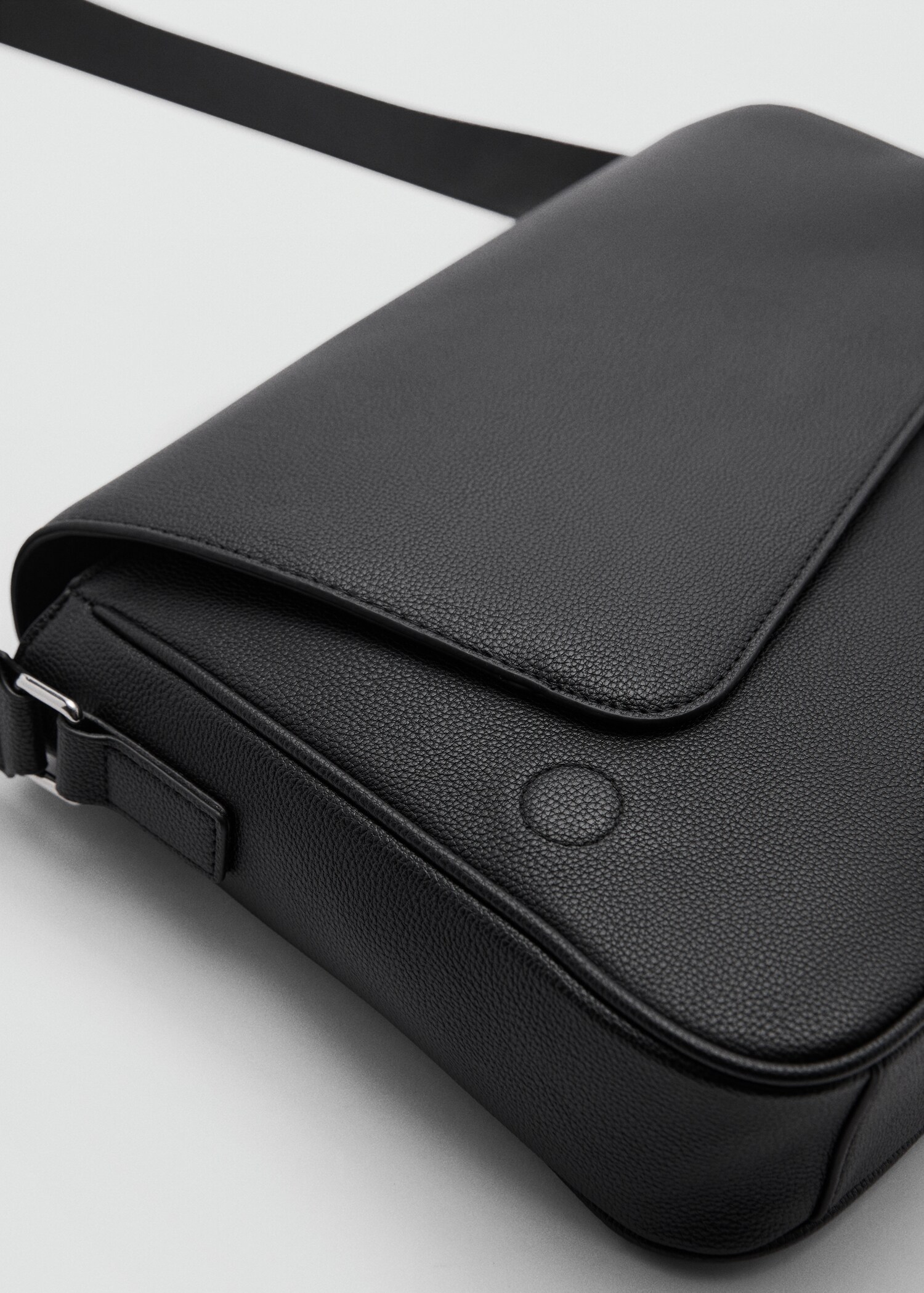 Leather-effect shoulder bag - Details of the article 2