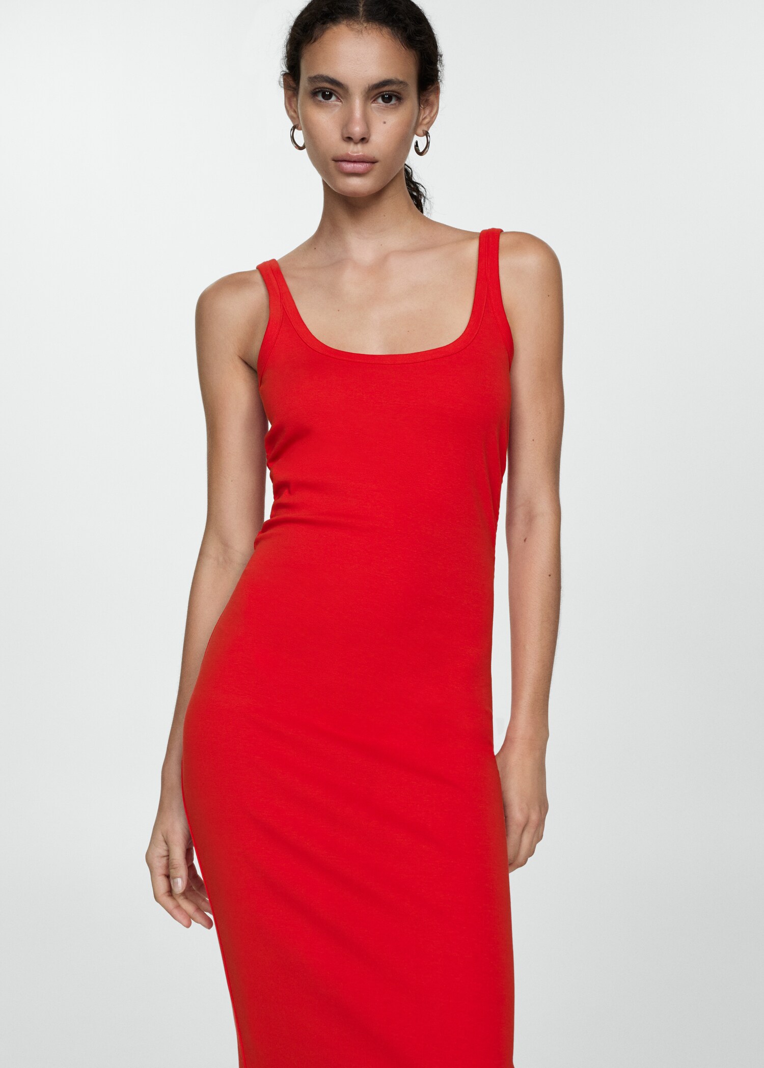 Vestido midi tirantes - Plano medio