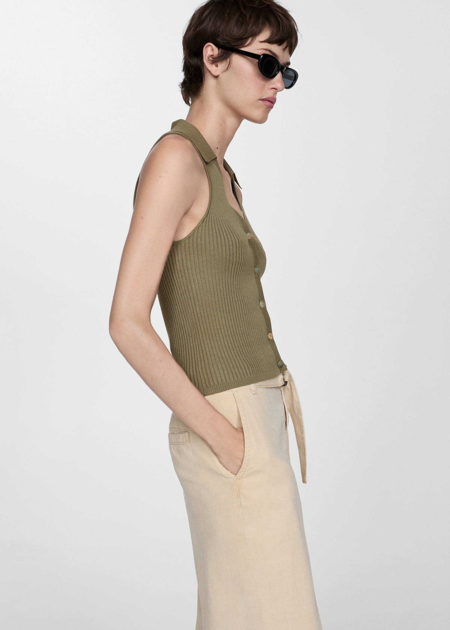 Buttoned knit top - Details of the article 2