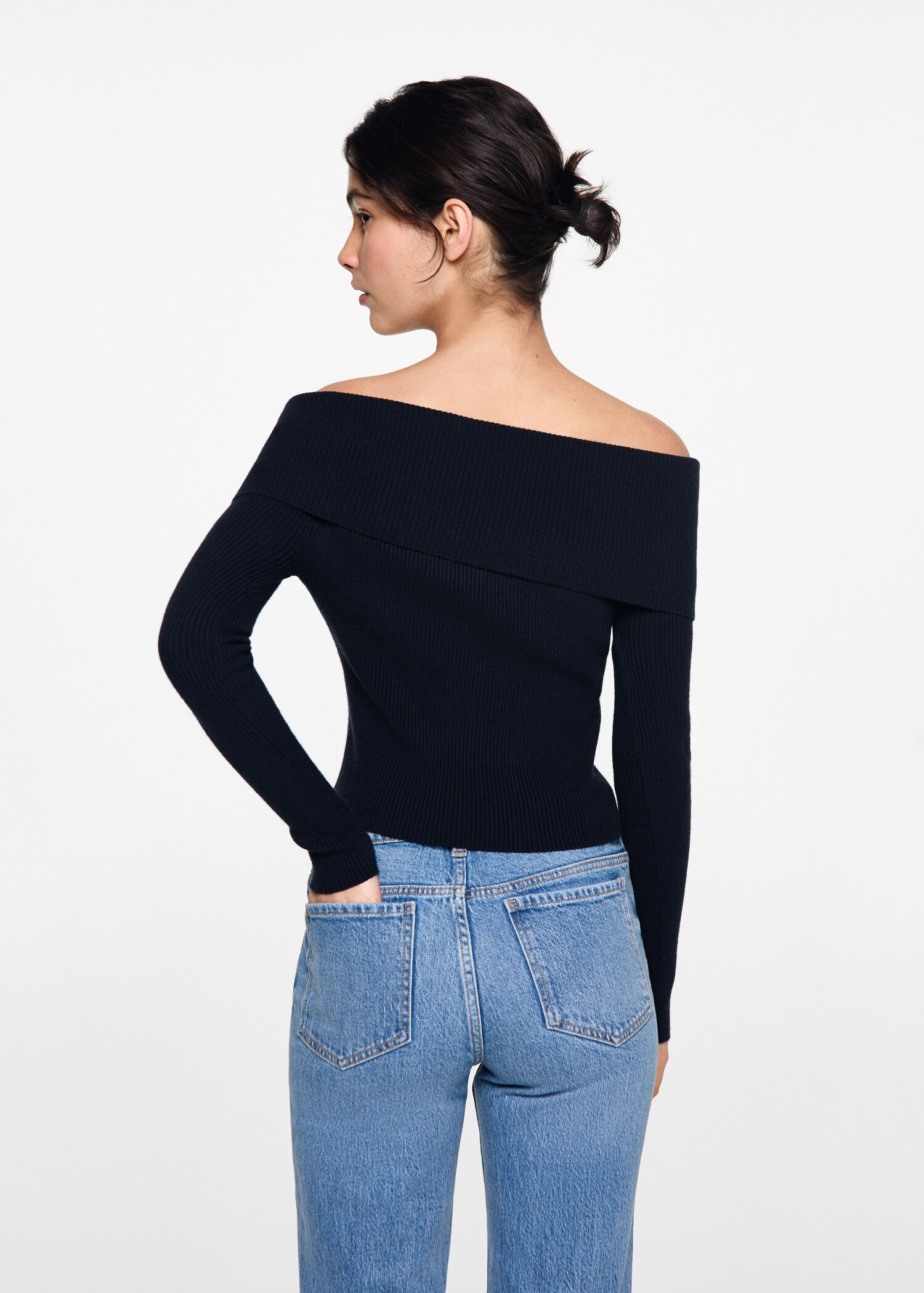 Off-the-shoulder knitted sweater - Reverse of the article