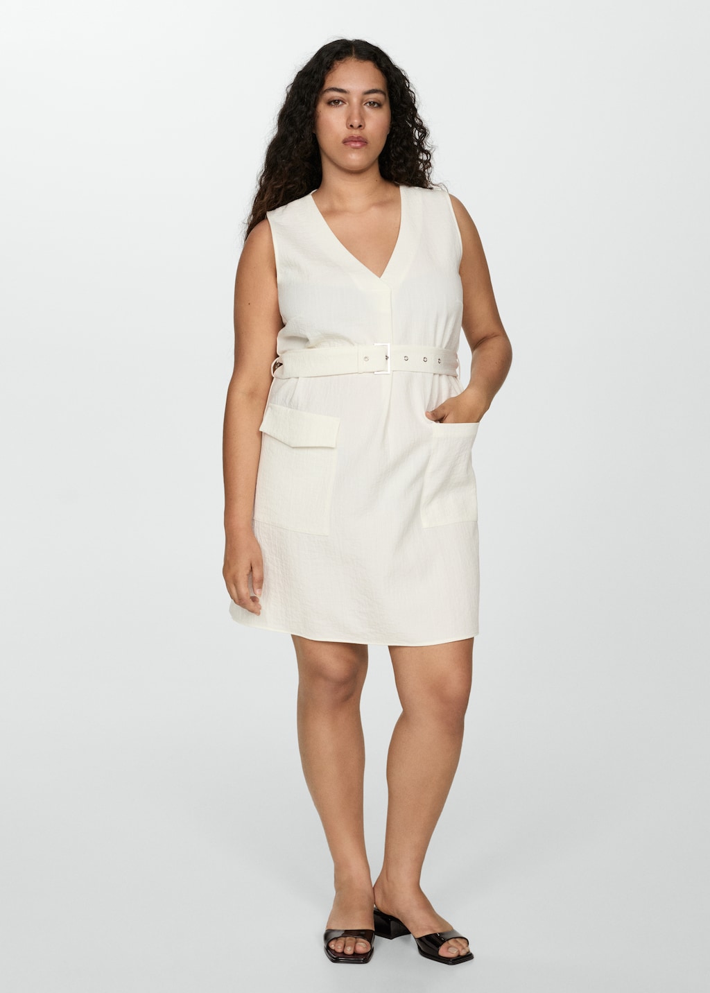 Dress with pockets and belt