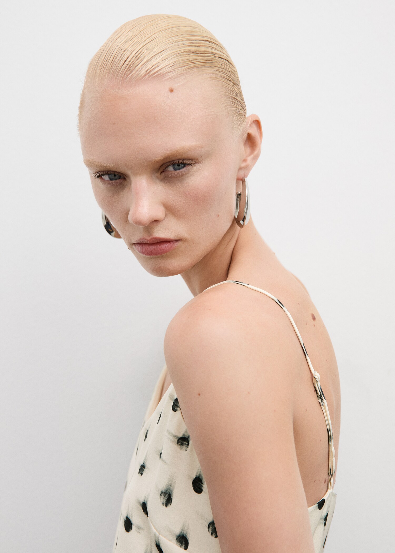 Printed cut-out detail dress - Details of the article 1