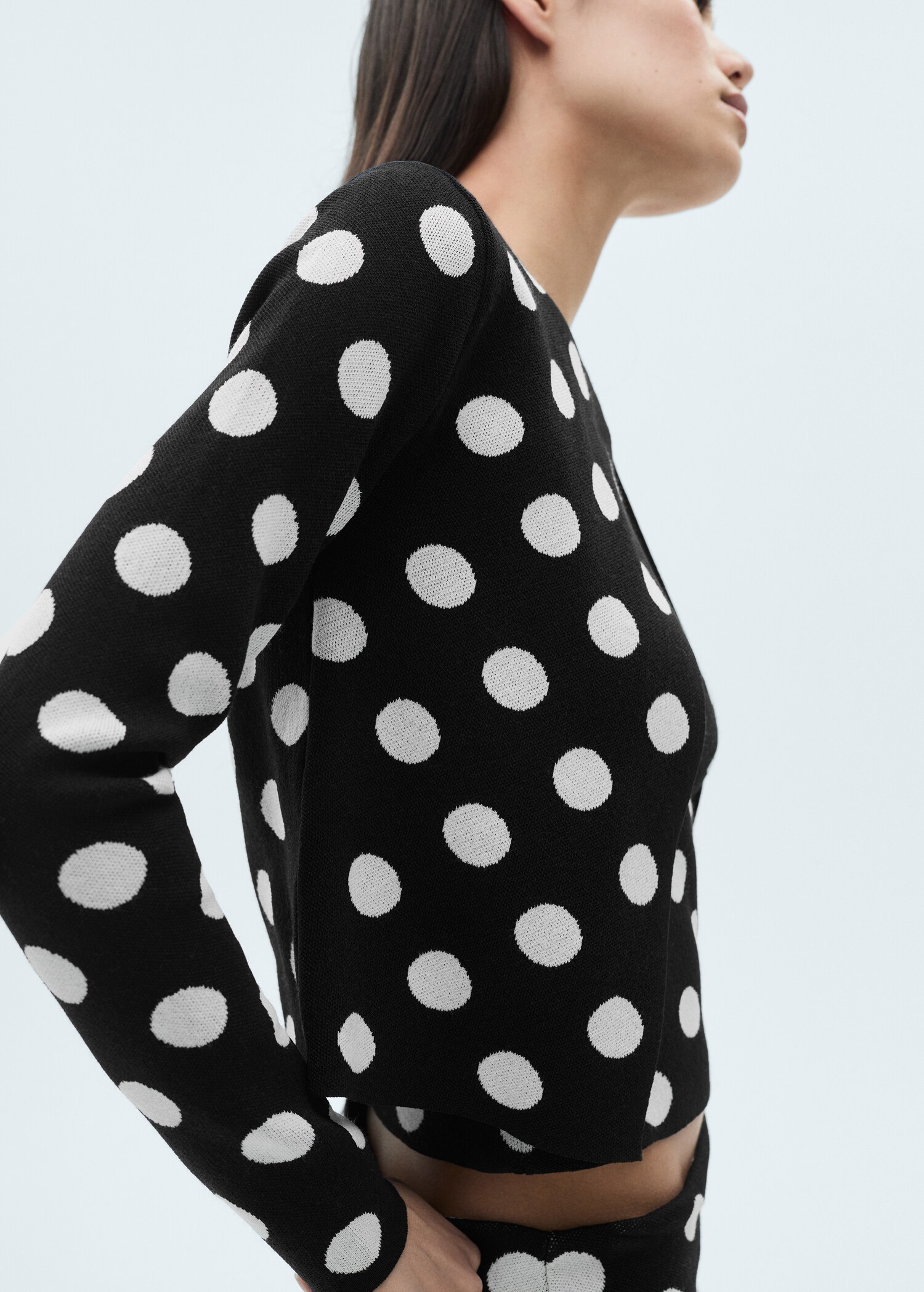 Polka-dot knitted cardigan - Medium plane