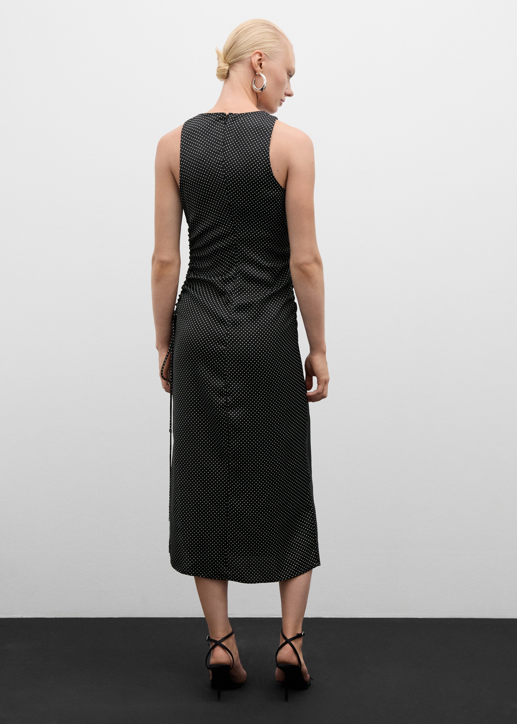 Vestido lunares fruncido lateral - Reverso del artículo