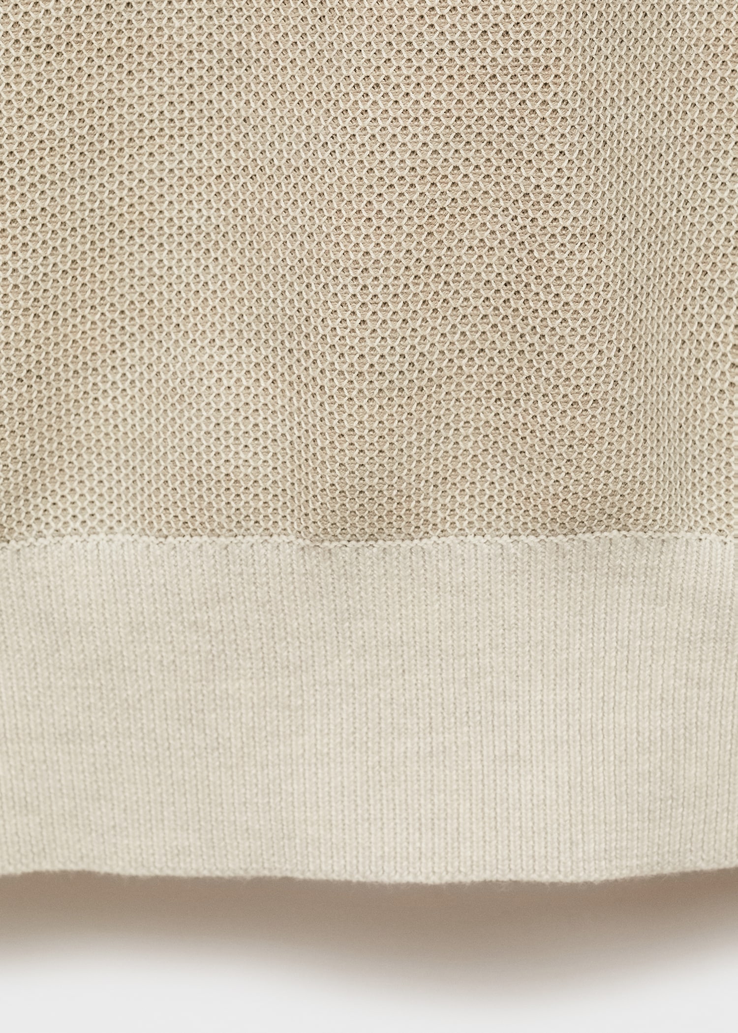 Structured polo shirt with contrasting trims - Details of the article 0