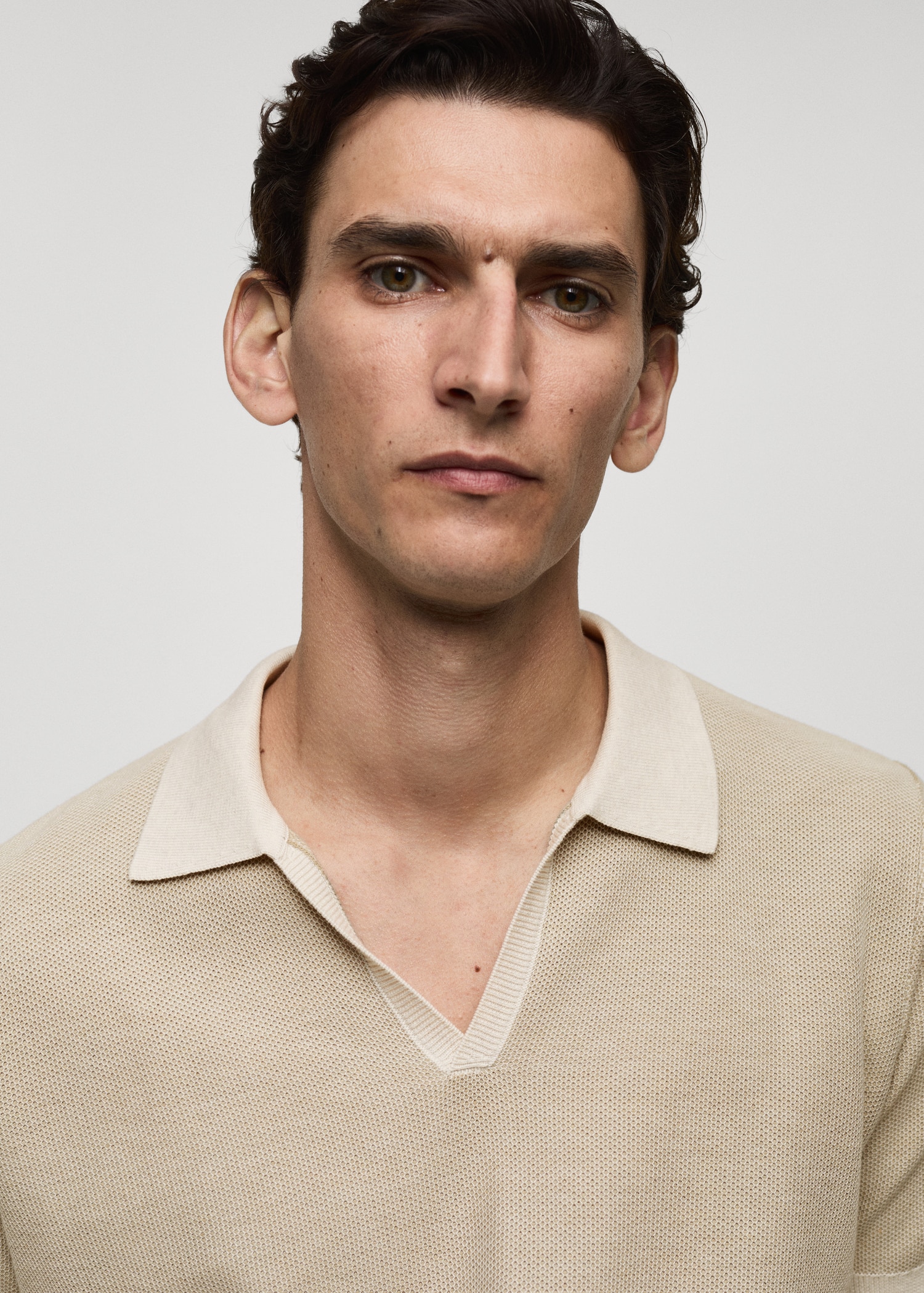 Structured polo shirt with contrasting trims - Details of the article 1