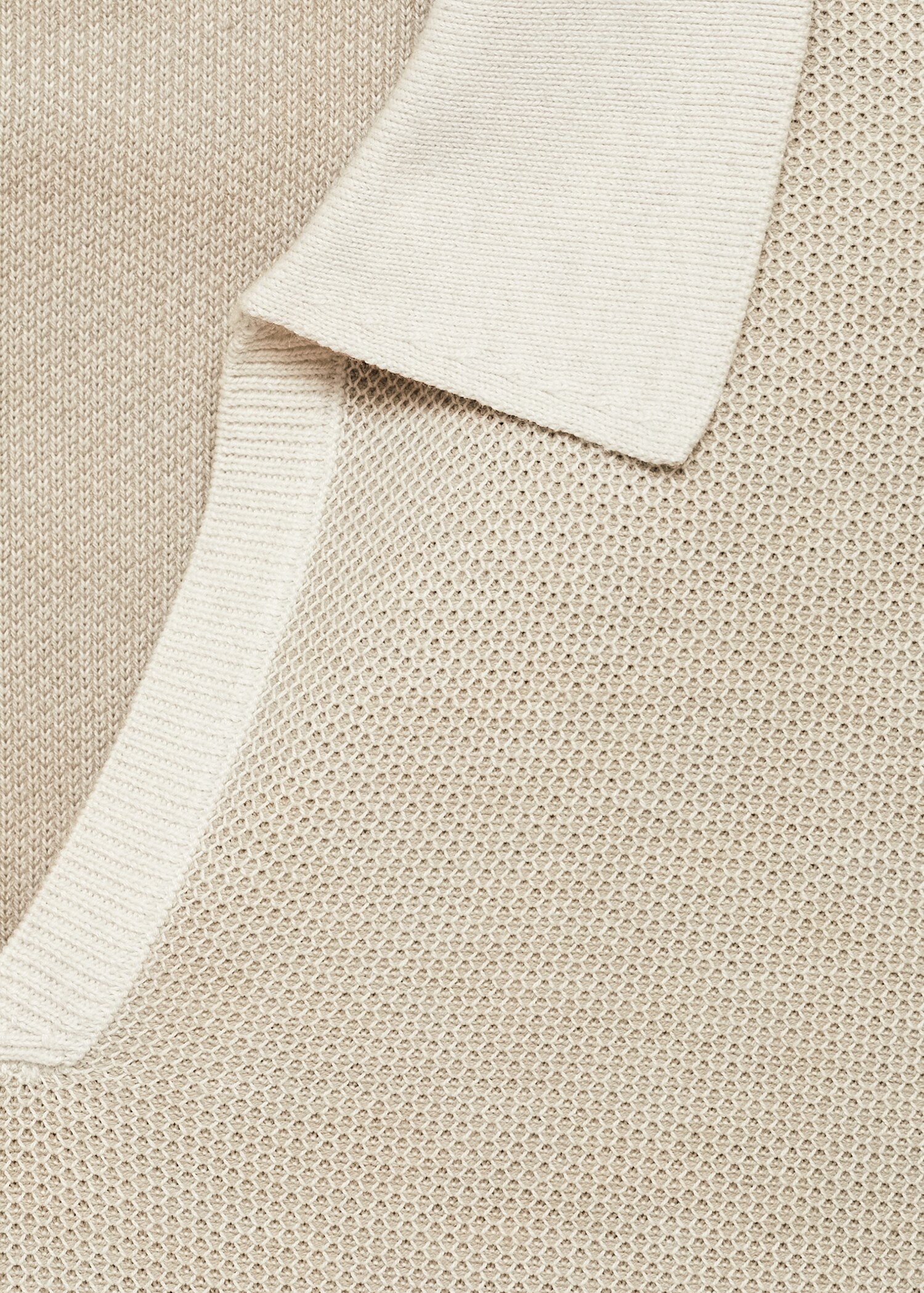 Structured polo shirt with contrasting trims - Details of the article 8