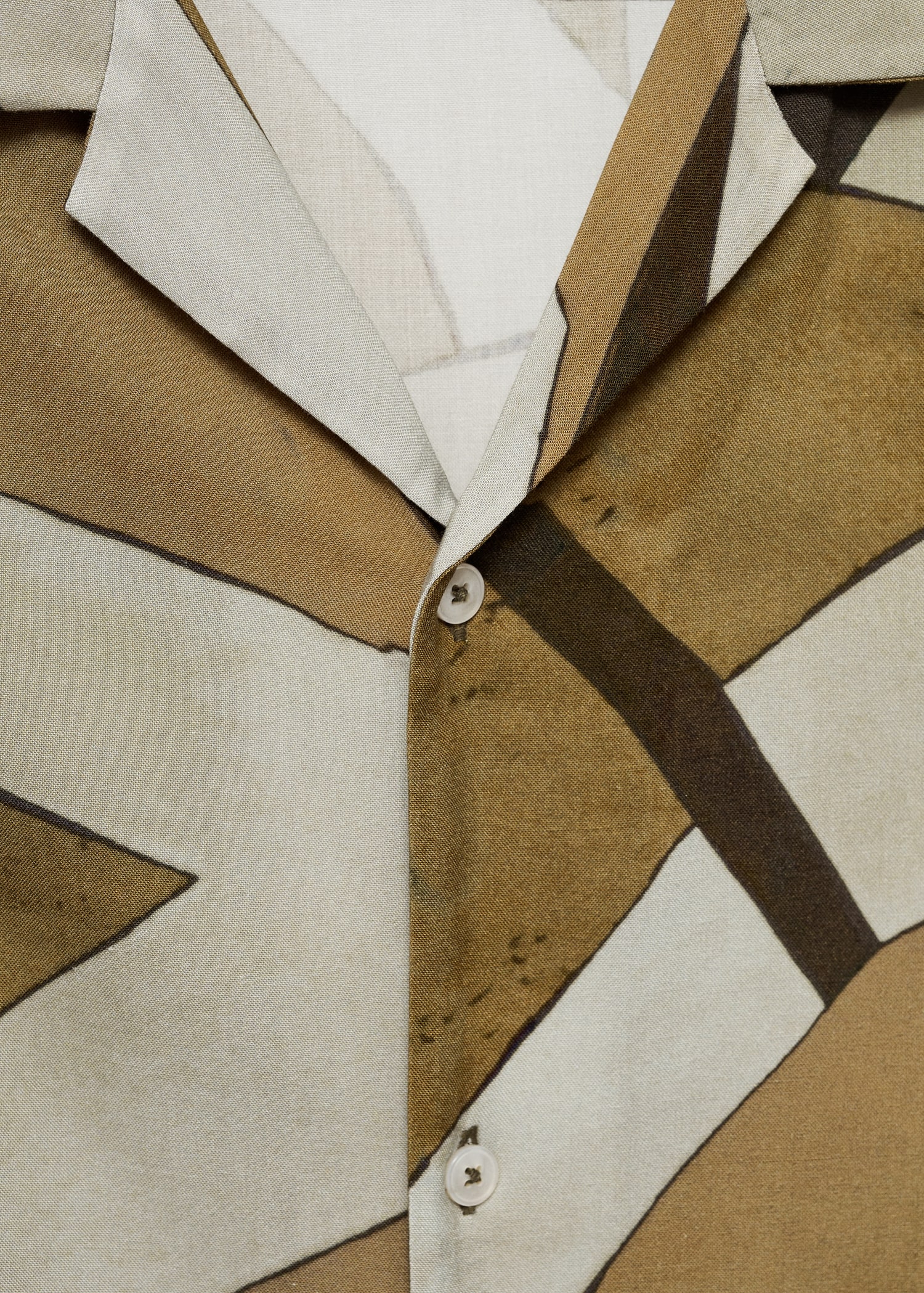 Printed flowing shirt with bowling collar - Details of the article 8
