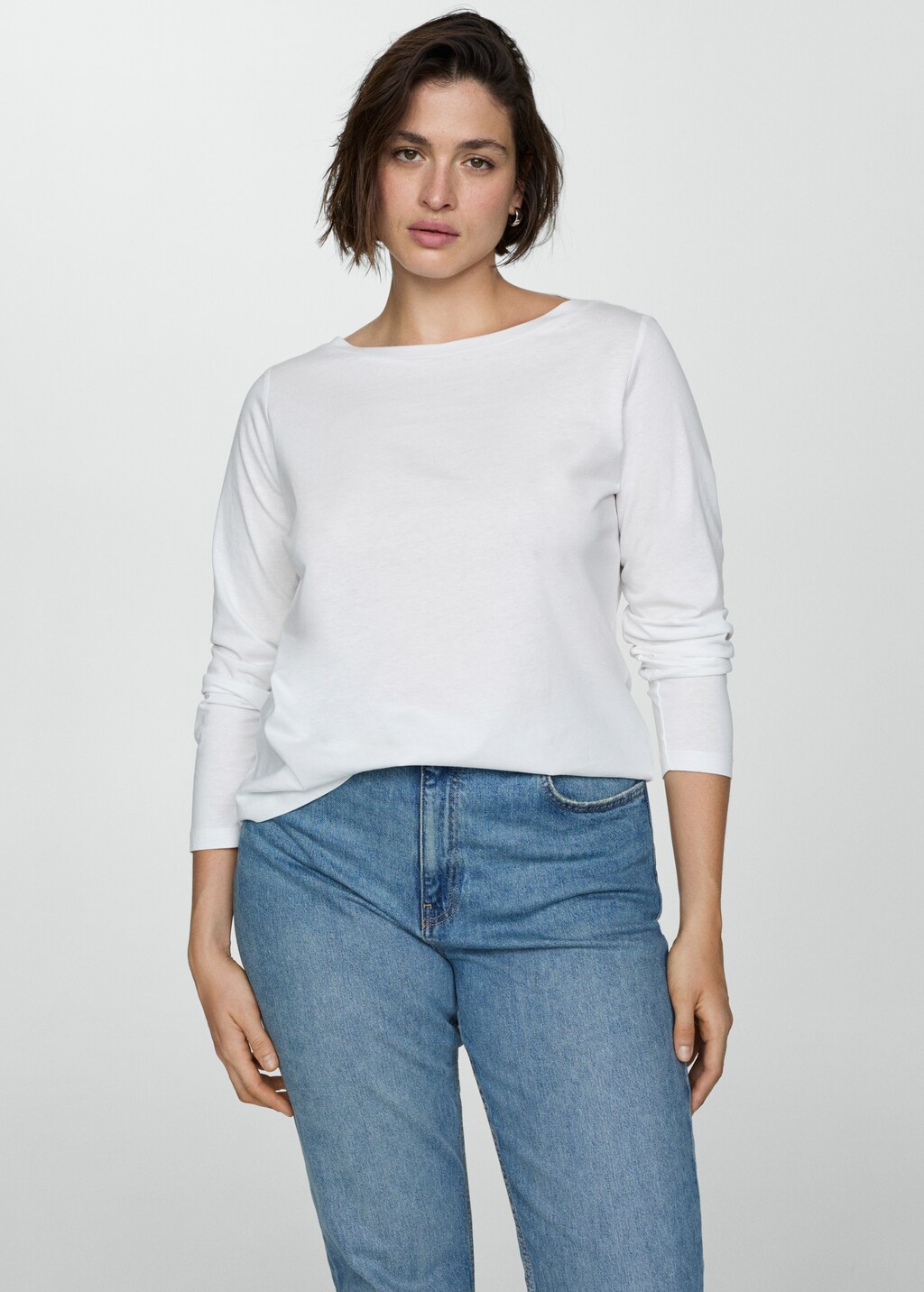 Camiseta blanca cuello barco new arrivals