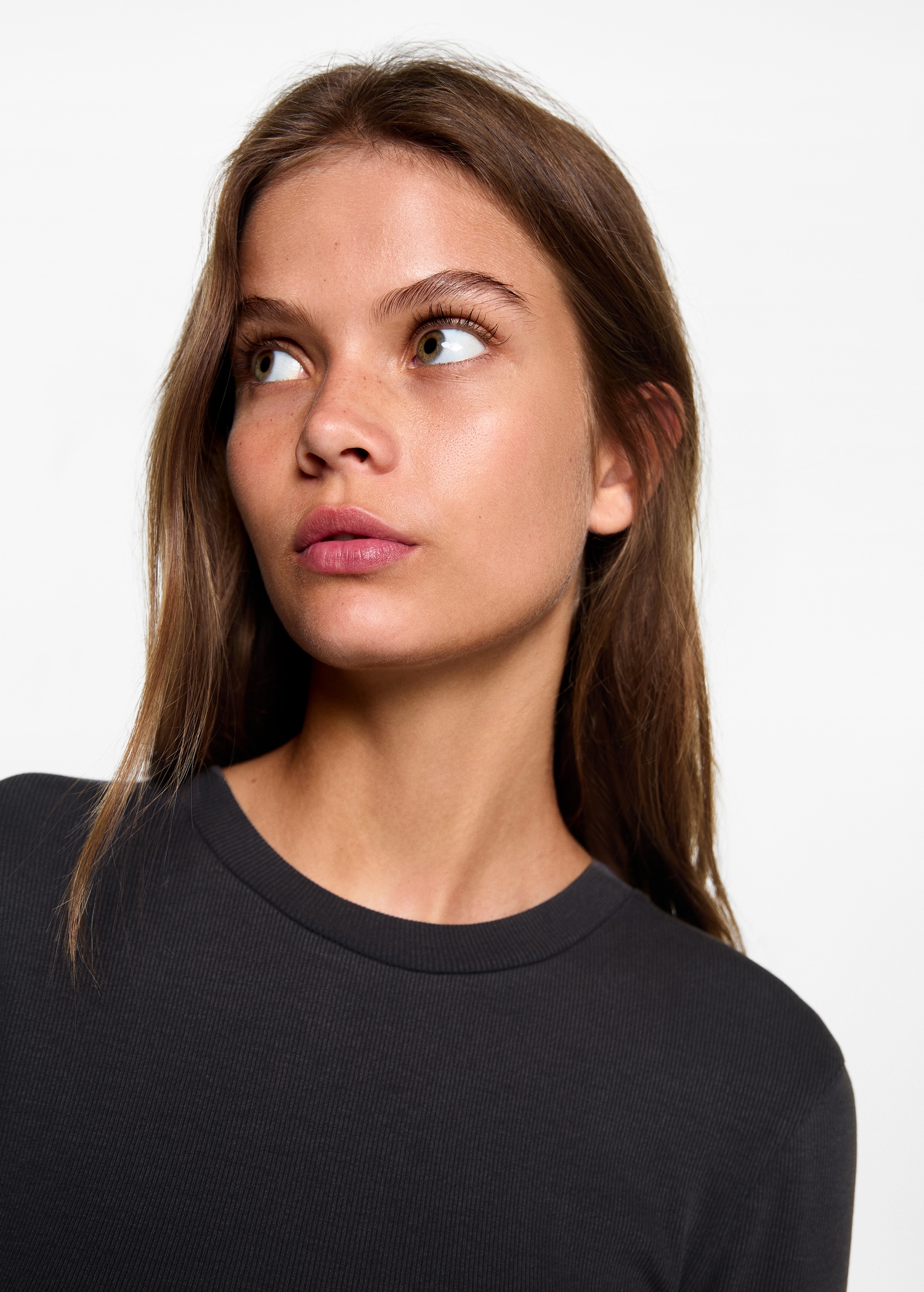 Ribbed dress with opening - Details of the article 1