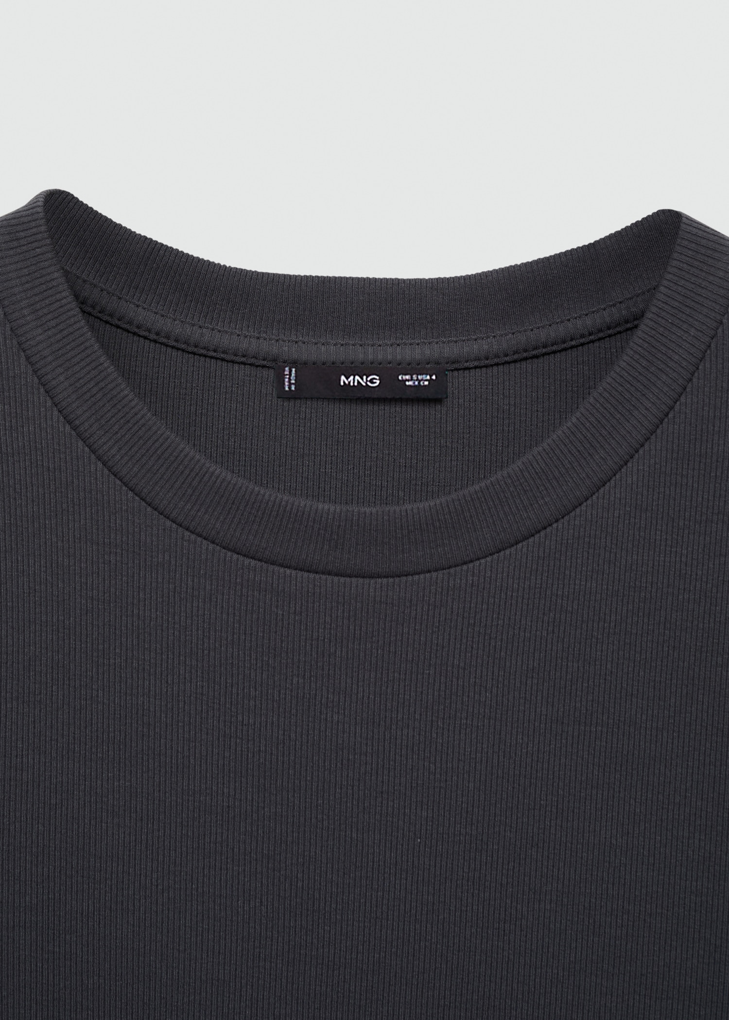 Ribbed dress with opening - Details of the article 8
