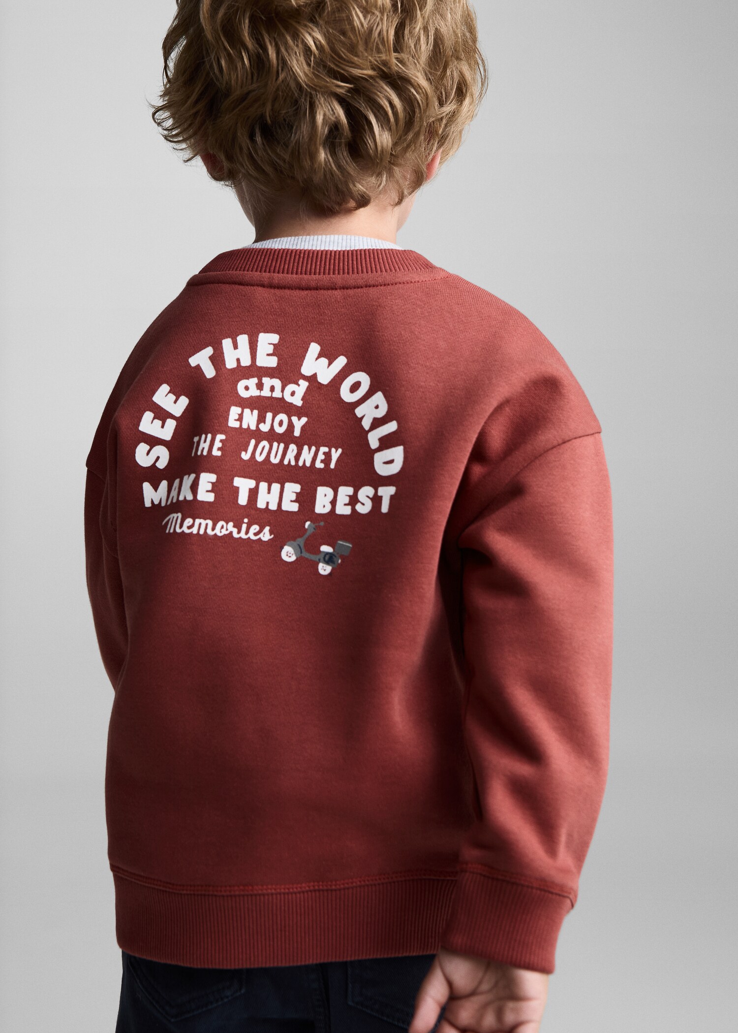 Sweat-shirt imprimé animé - Plan moyen