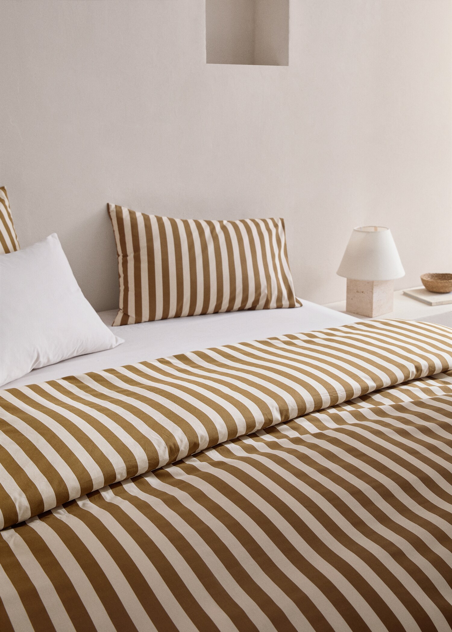 Striped duvet cover for king bed - Details of the article 8
