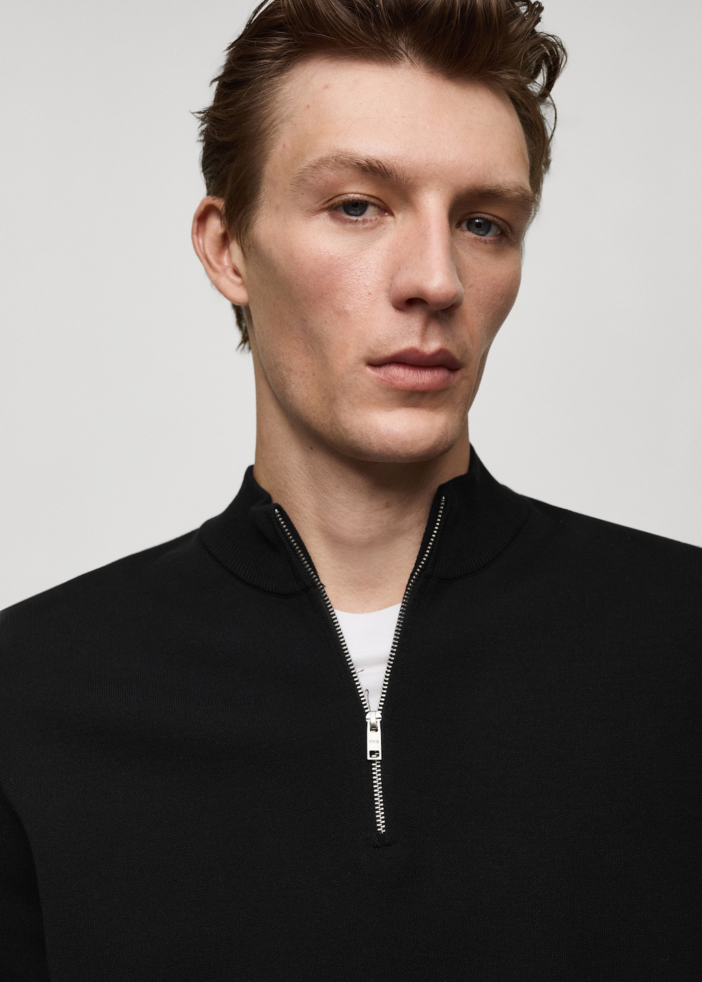 Medium-knit sweater with zip-up perkins neck - Men | MANGO USA